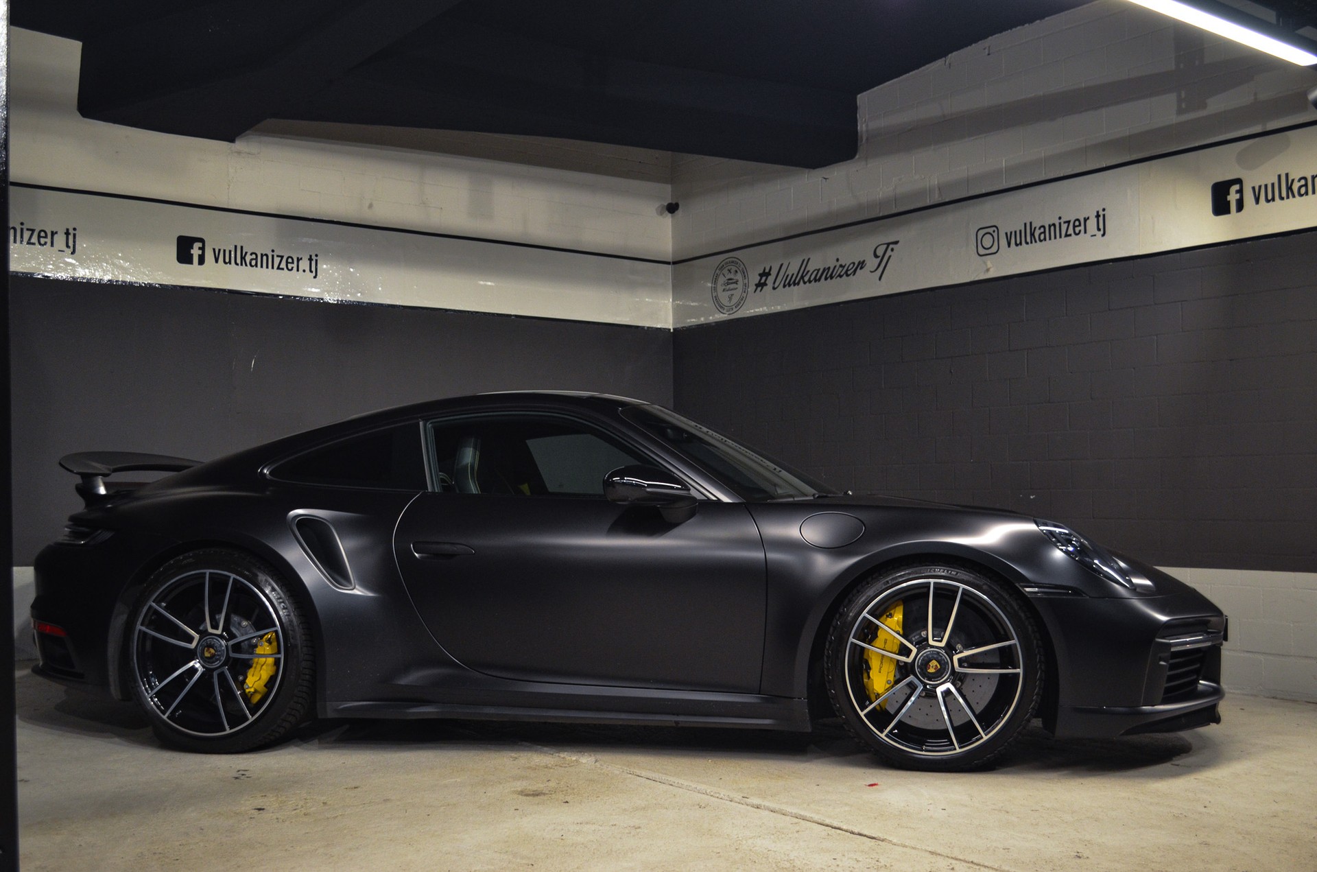 PORSCHE 911 Turbo S PDK-image-3