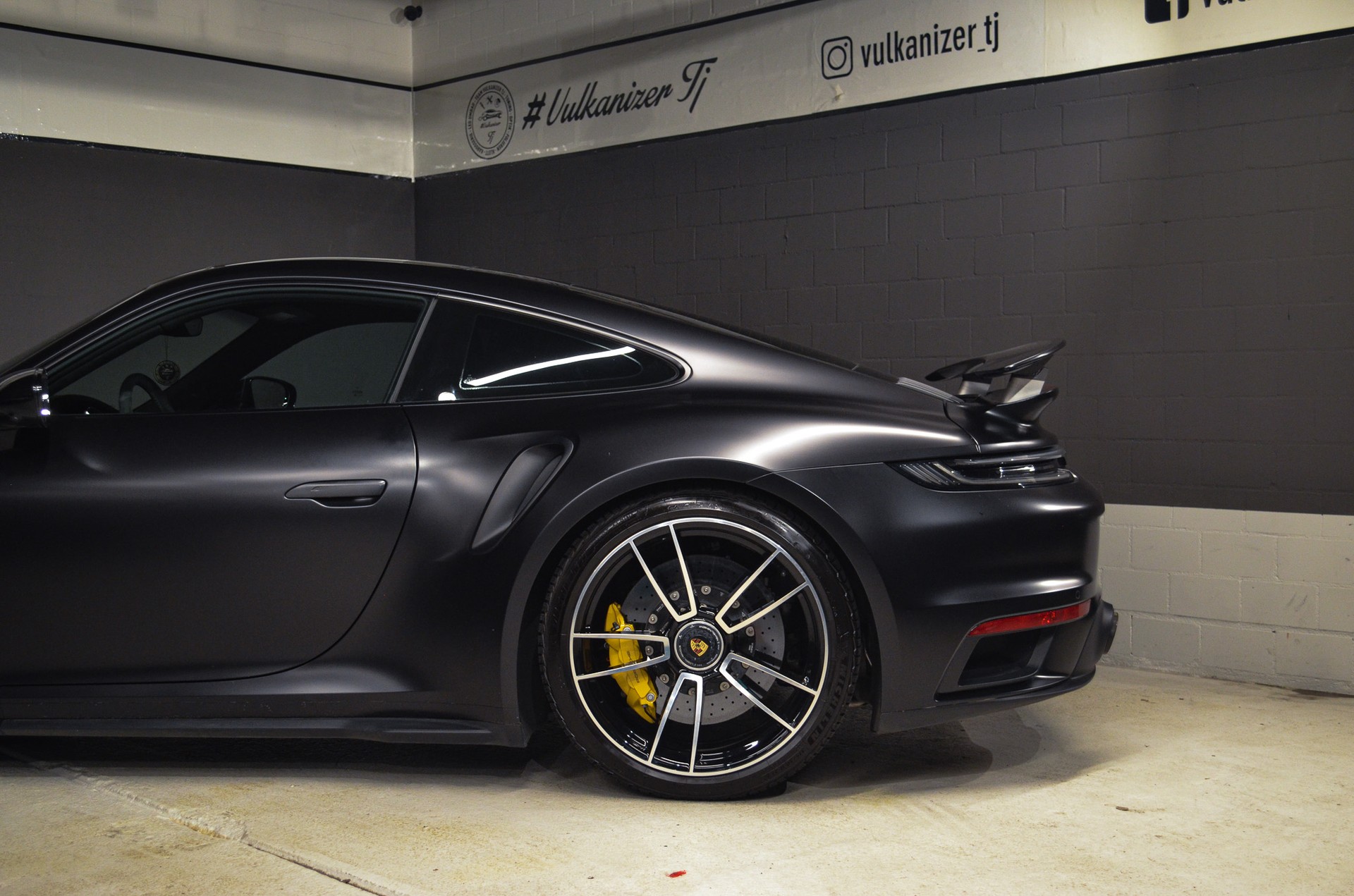 PORSCHE 911 Turbo S PDK-image-9