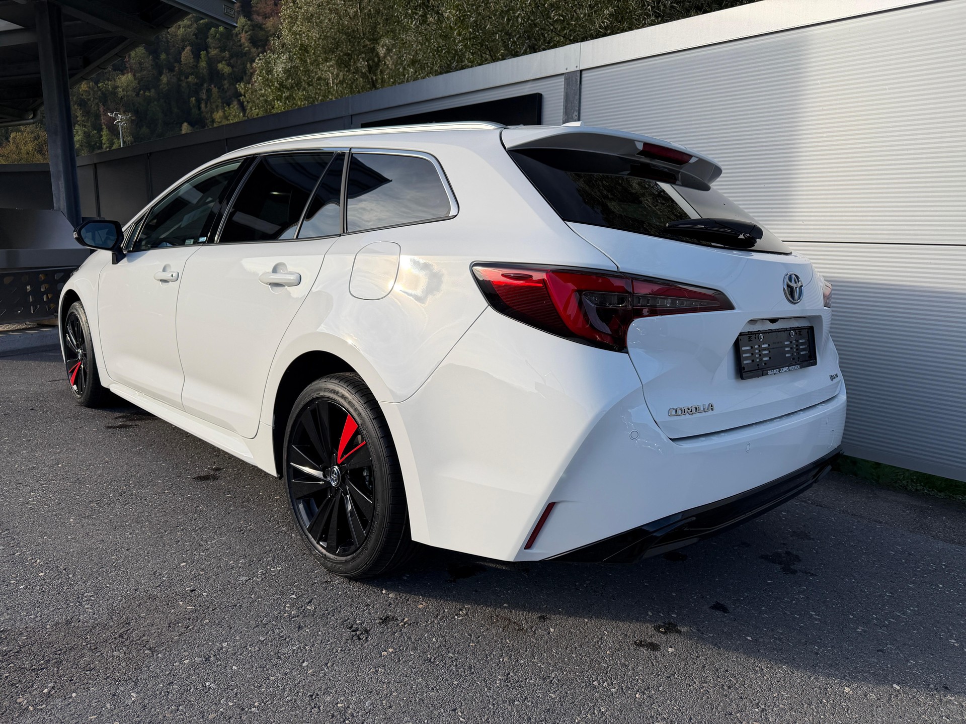 TOYOTA Corolla Touring Sports 1.8 HSD Swiss Edition-image-4