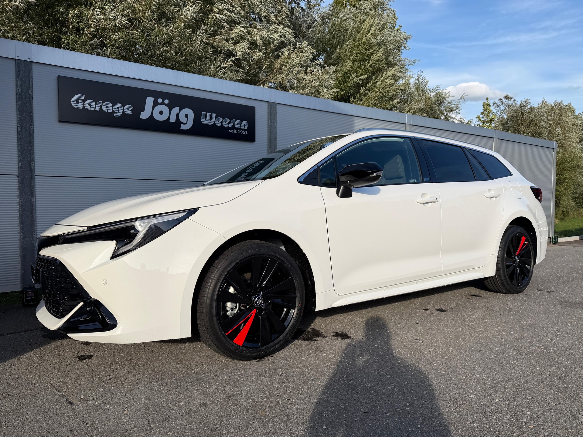 TOYOTA Corolla Touring Sports 1.8 HSD Swiss Edition-image-0