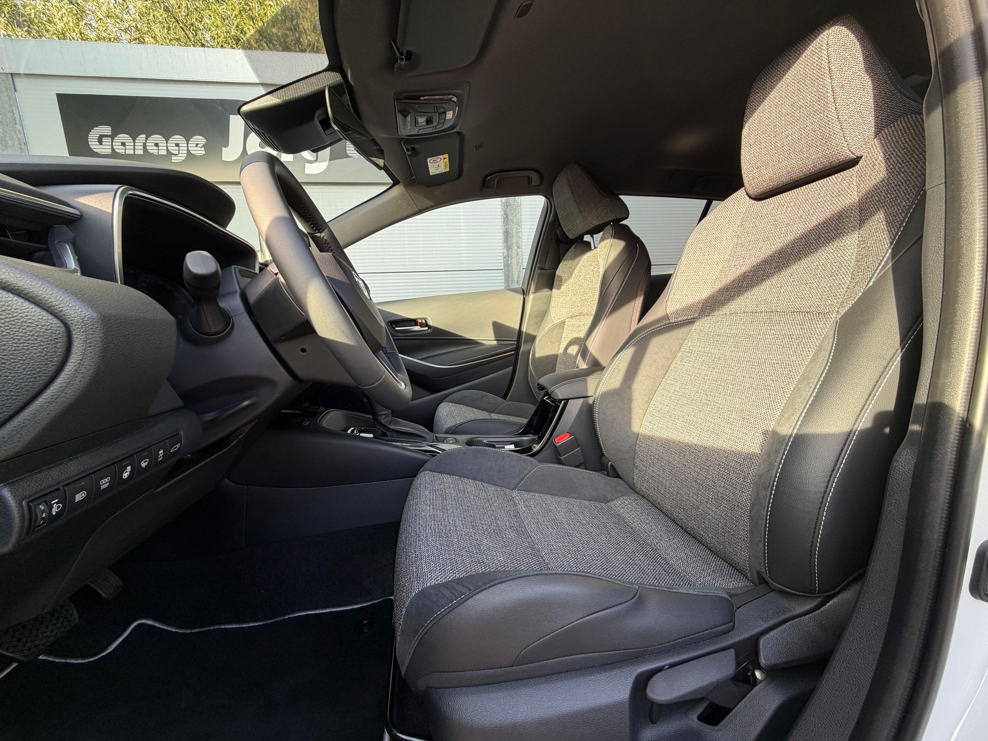 TOYOTA Corolla Touring Sports 1.8 HSD Swiss Edition-image-8