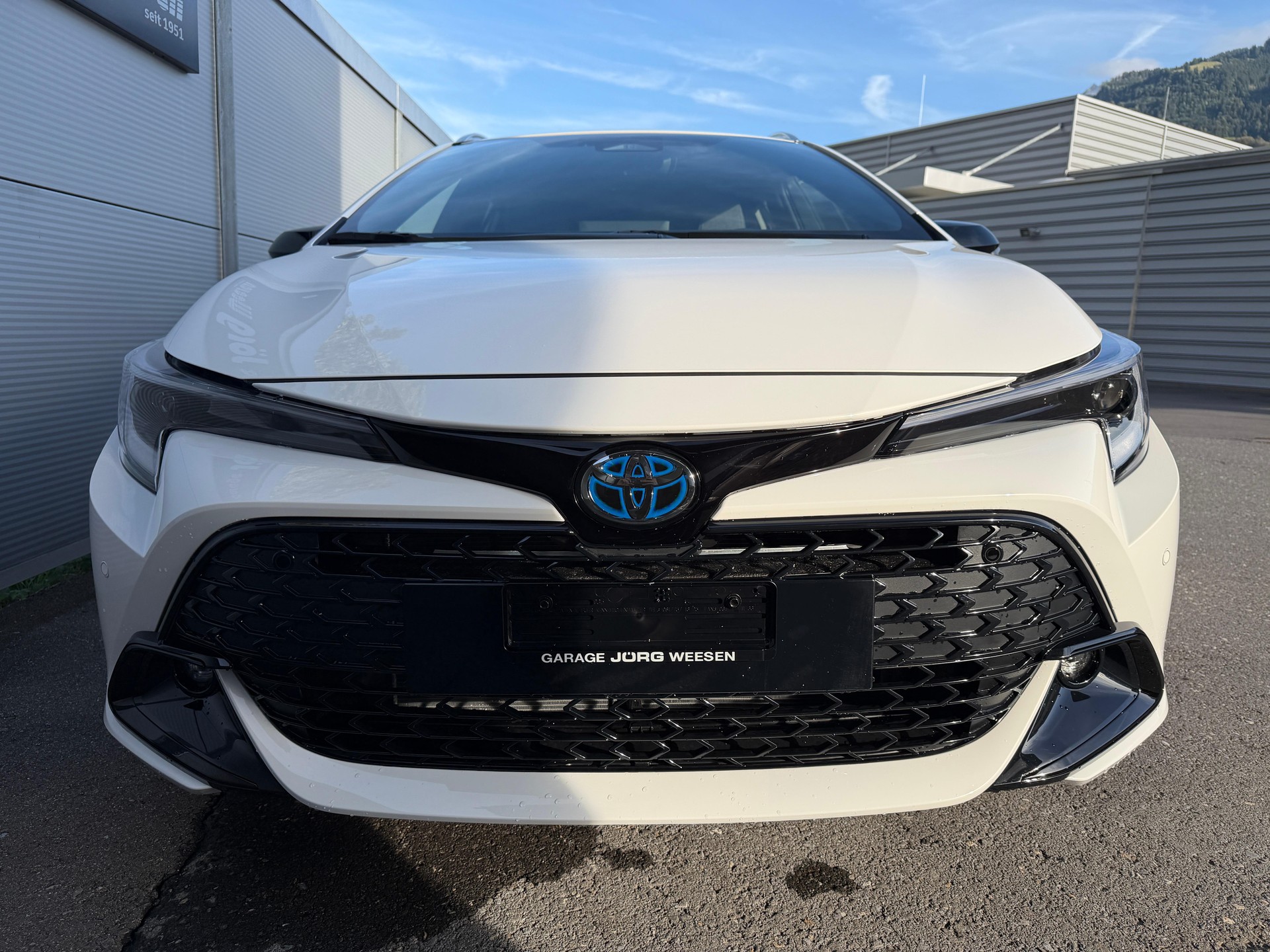 TOYOTA Corolla Touring Sports 1.8 HSD Swiss Edition-image-1