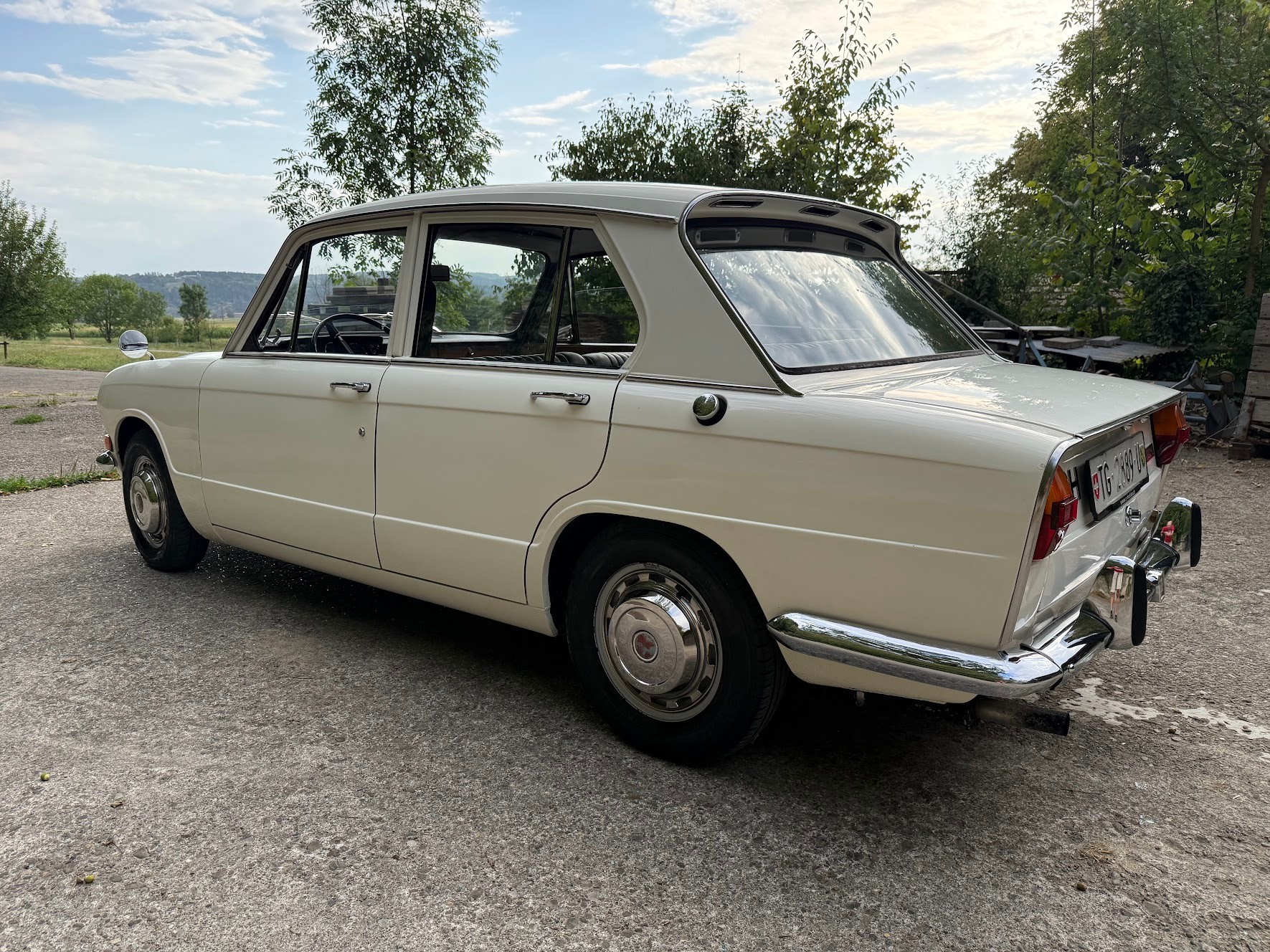 TRIUMPH 1300-image-1