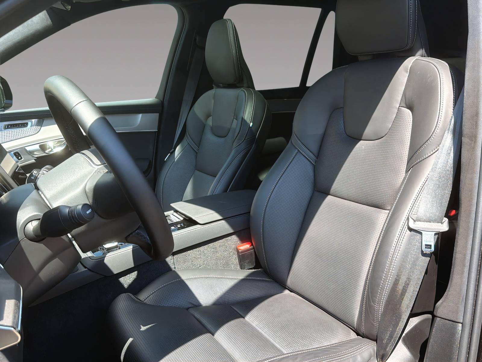 VOLVO XC90 2.0 T8 TE Black Edition eAWD-image-5