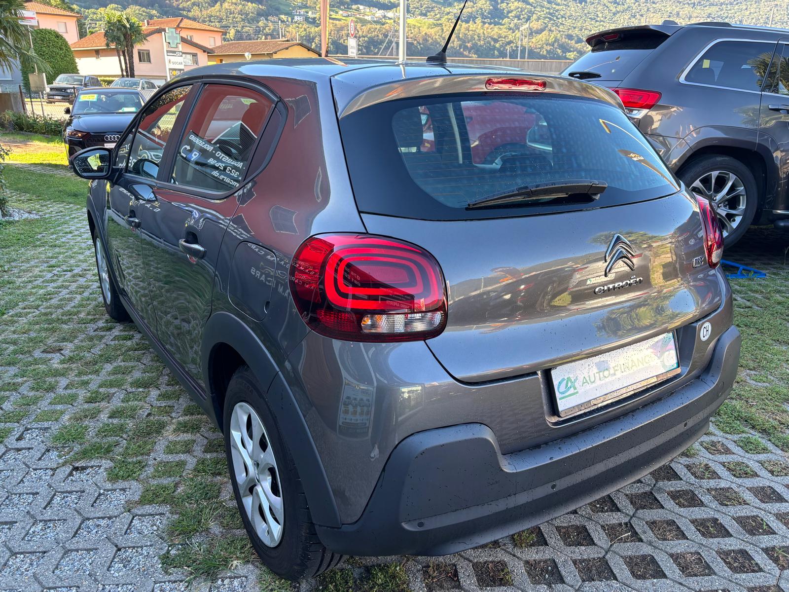 CITROEN C3 1.2i PureTech Shine-image-3