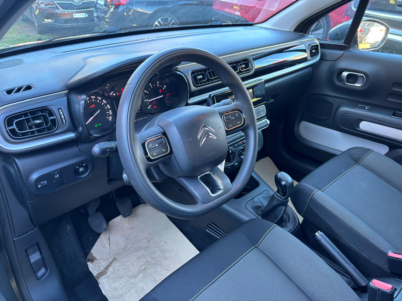 CITROEN C3 1.2i PureTech Shine-image-4