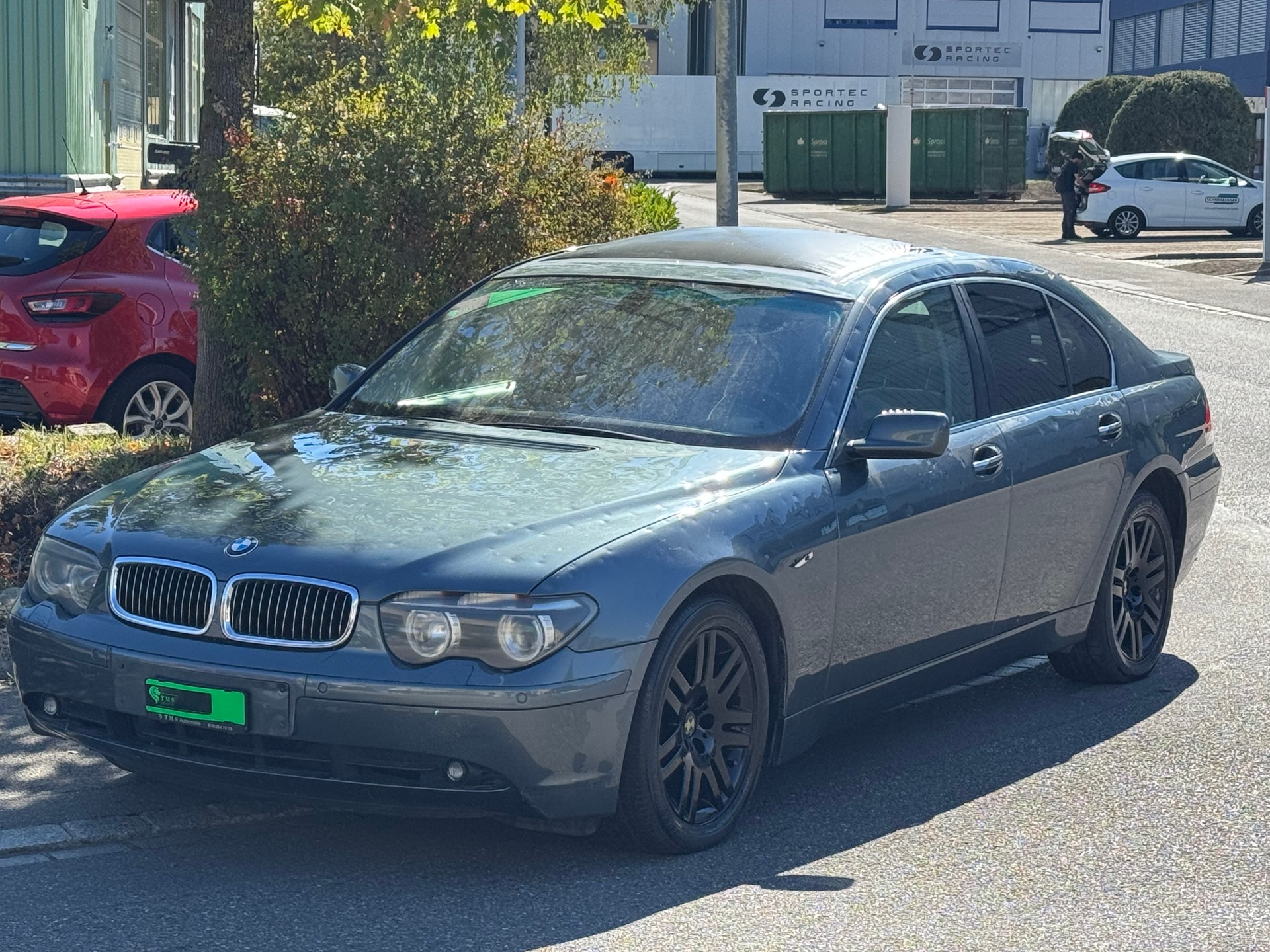 BMW 745i-image-2