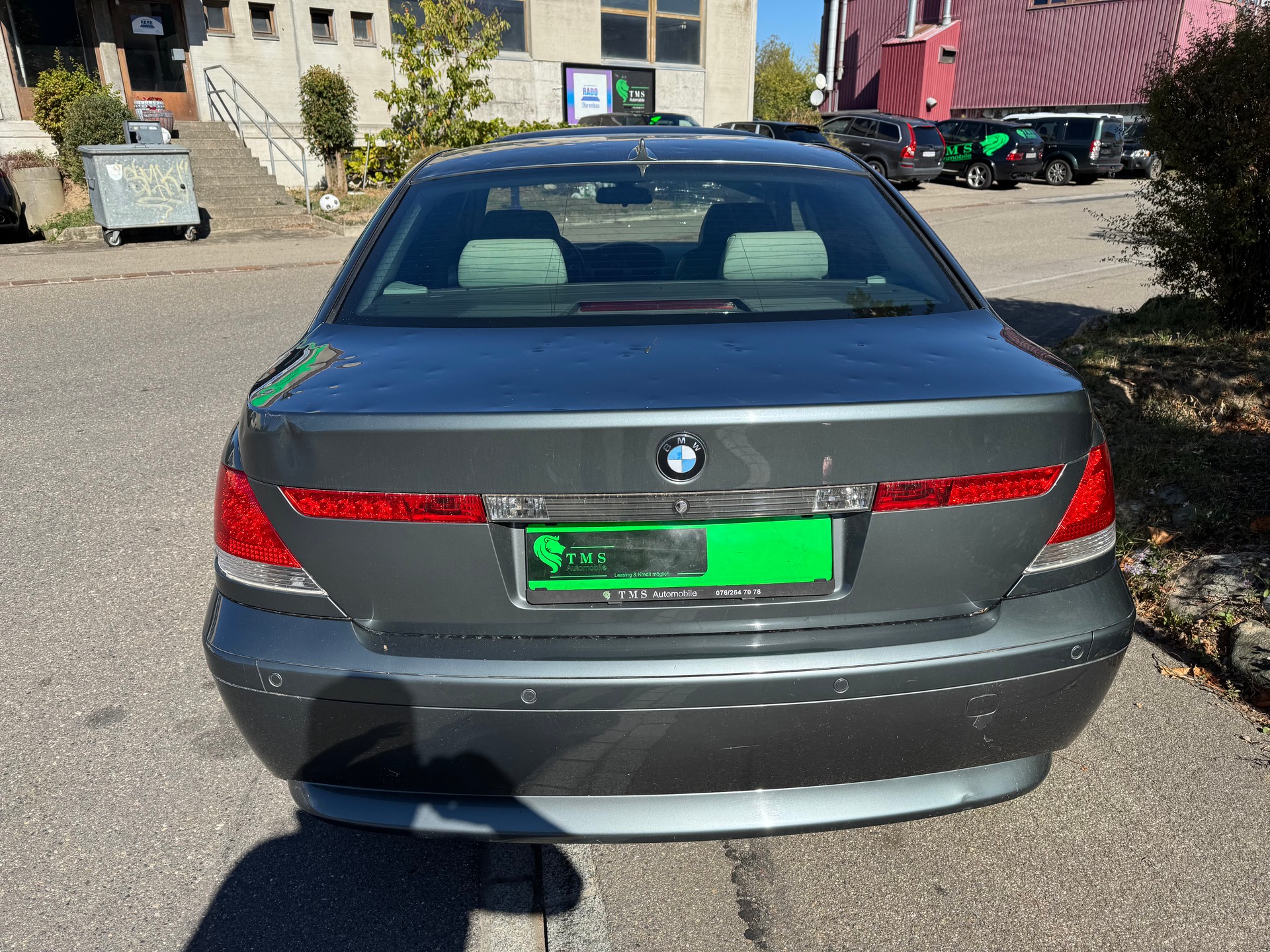 BMW 745i-image-4
