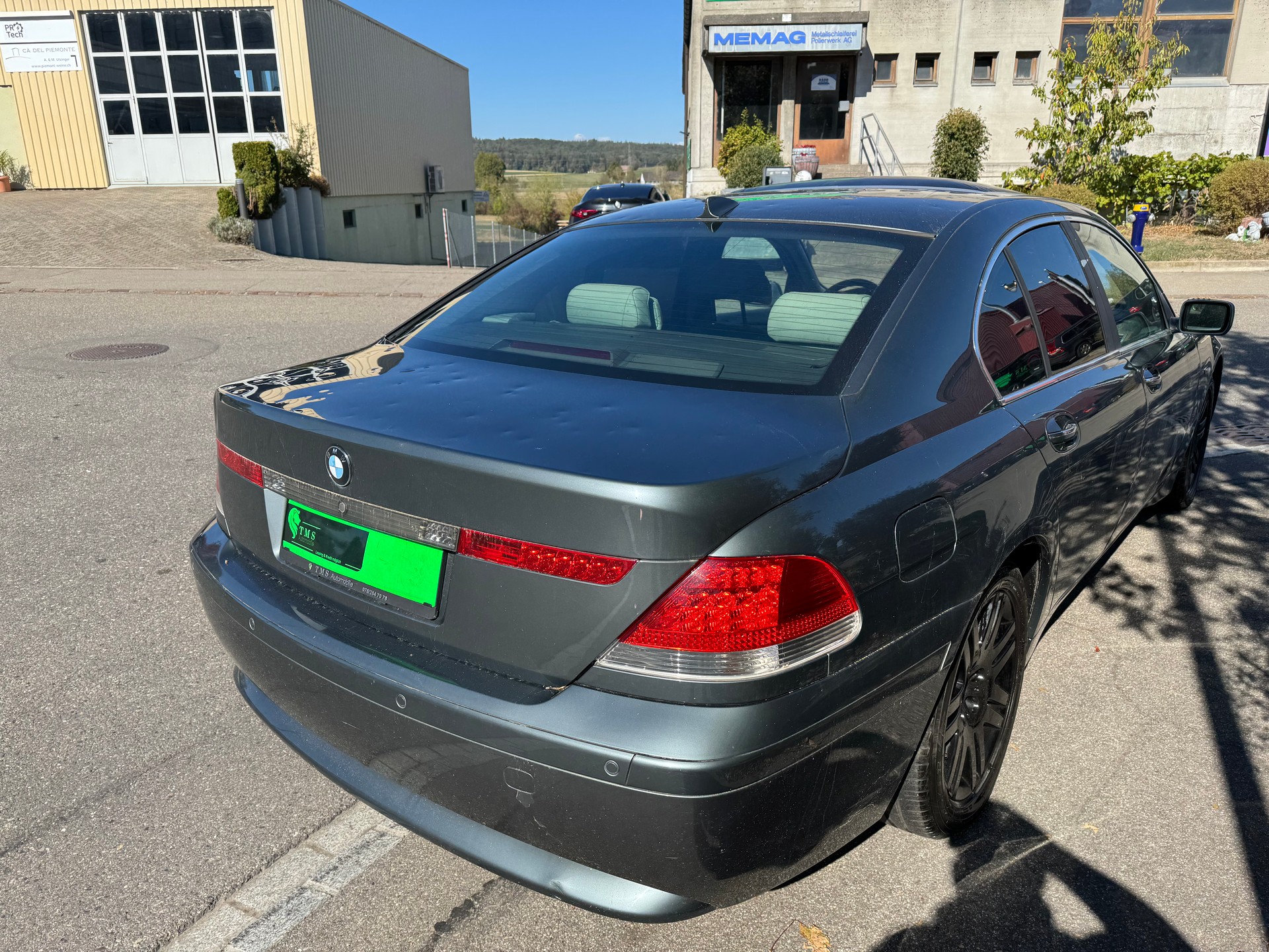 BMW 745i-image-3