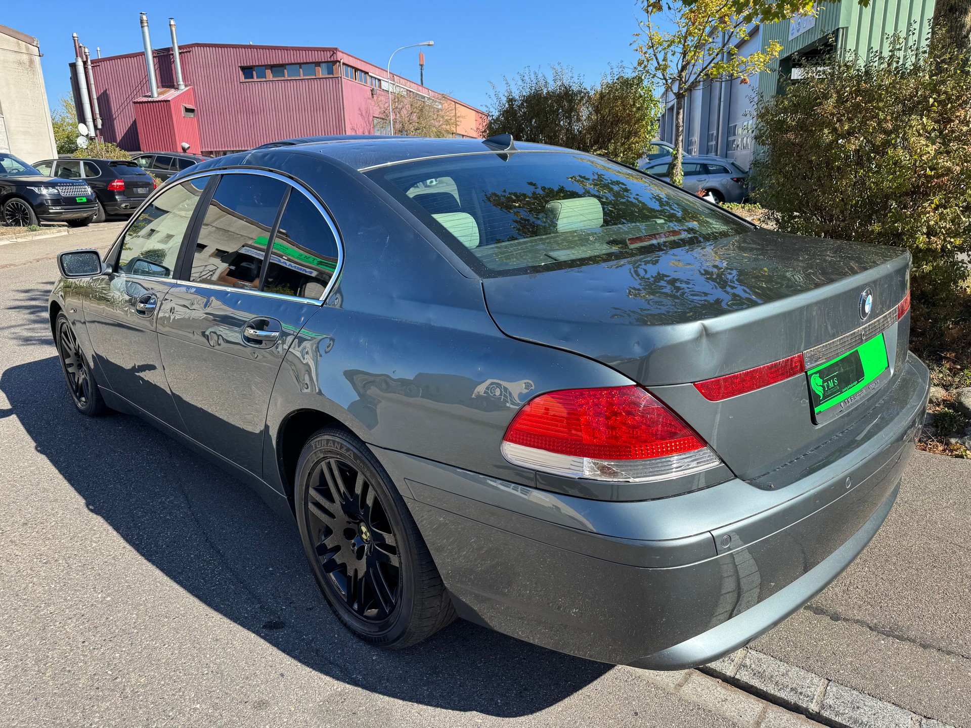 BMW 745i-image-5