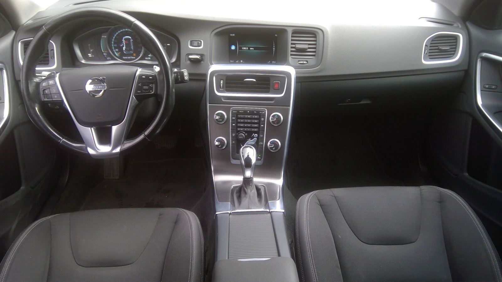VOLVO V60 D4 AWD OceanRace Geartronic-image-3