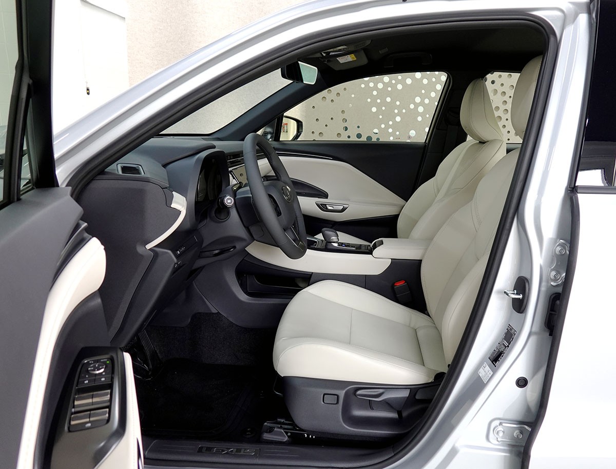 LEXUS LBX FWD Elegant CVT, Leder Weiss, Premium Paket-image-5