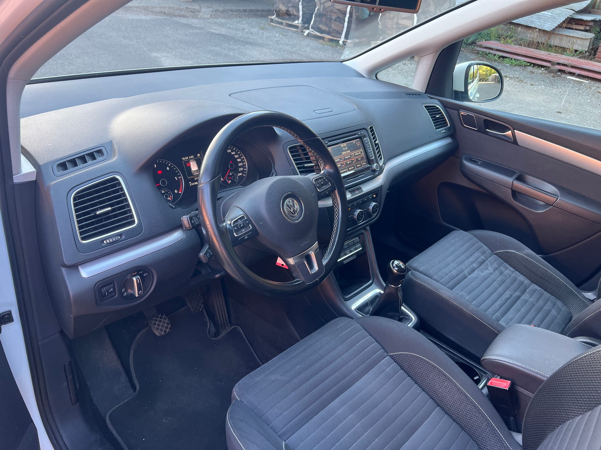 VW Sharan 2.0 TDI BlueMotion Technology Cup 4Motion-image-9