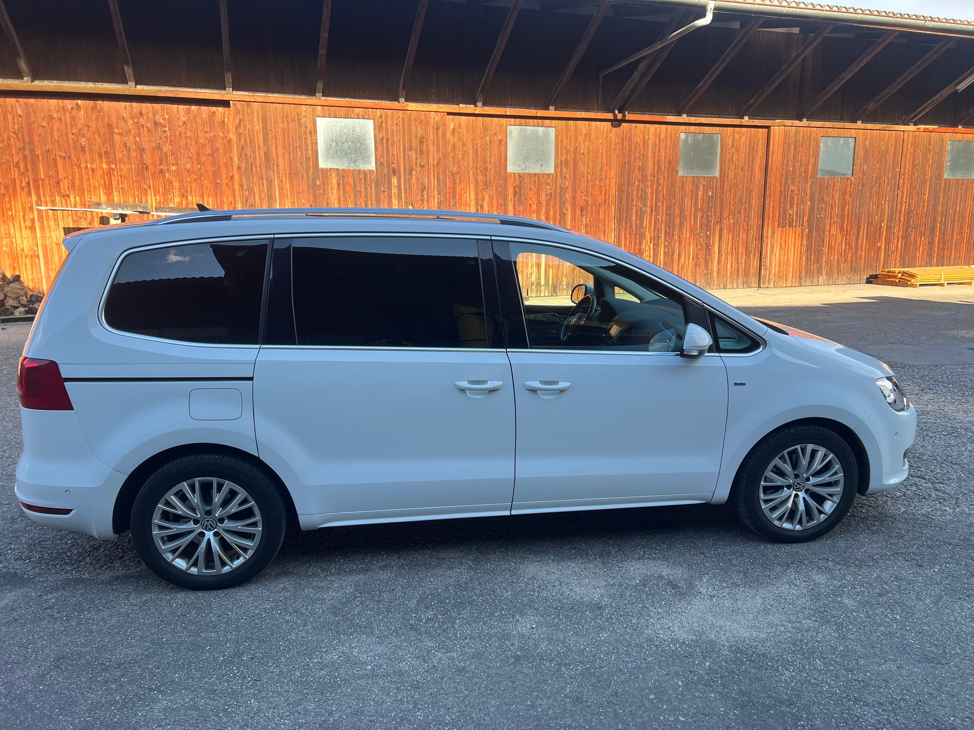 VW Sharan 2.0 TDI BlueMotion Technology Cup 4Motion-image-4