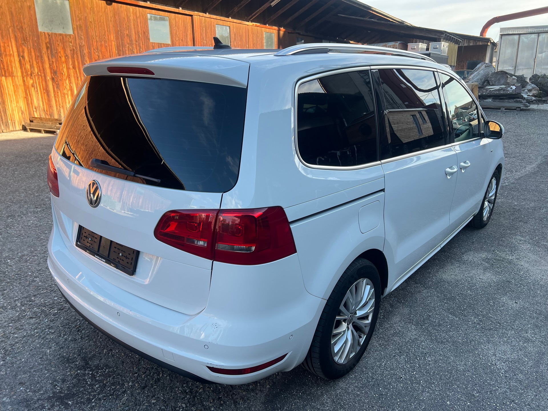 VW Sharan 2.0 TDI BlueMotion Technology Cup 4Motion-image-3