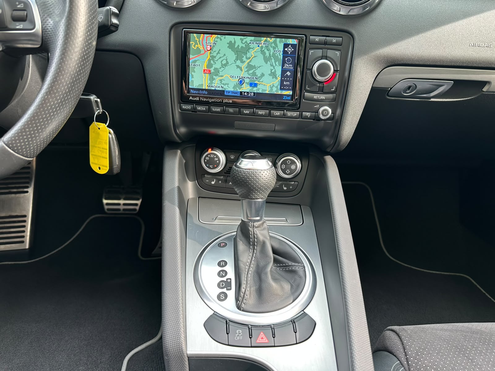 AUDI TT Roadster 2.0 TFSI quattro S-tronic S-Line Competition-image-21