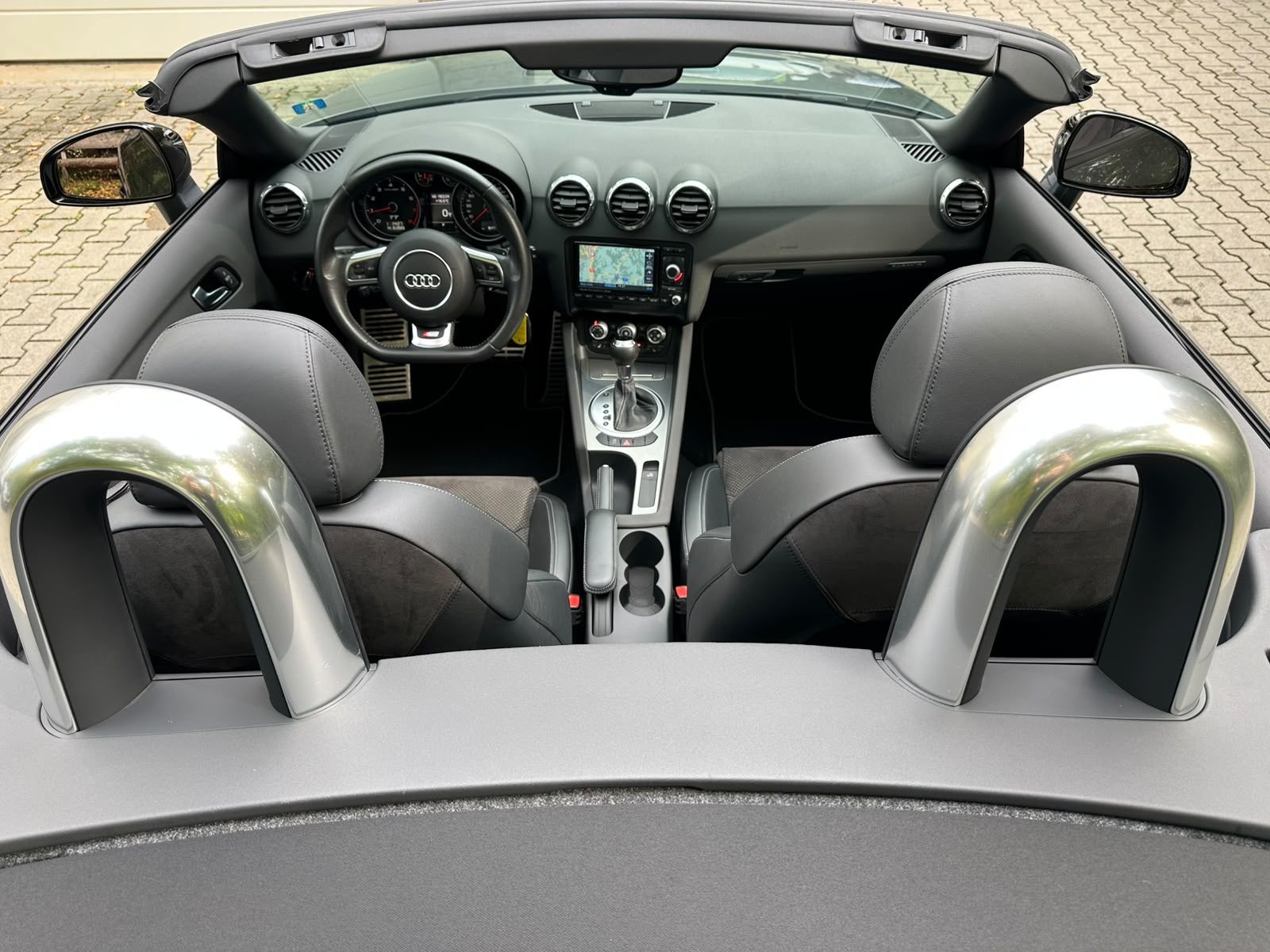 AUDI TT Roadster 2.0 TFSI quattro S-tronic S-Line Competition-image-19