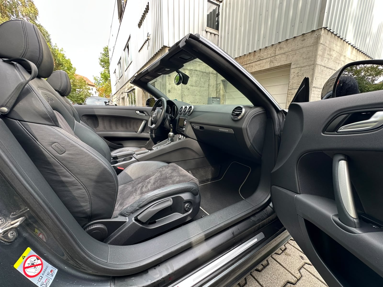 AUDI TT Roadster 2.0 TFSI quattro S-tronic S-Line Competition-image-17