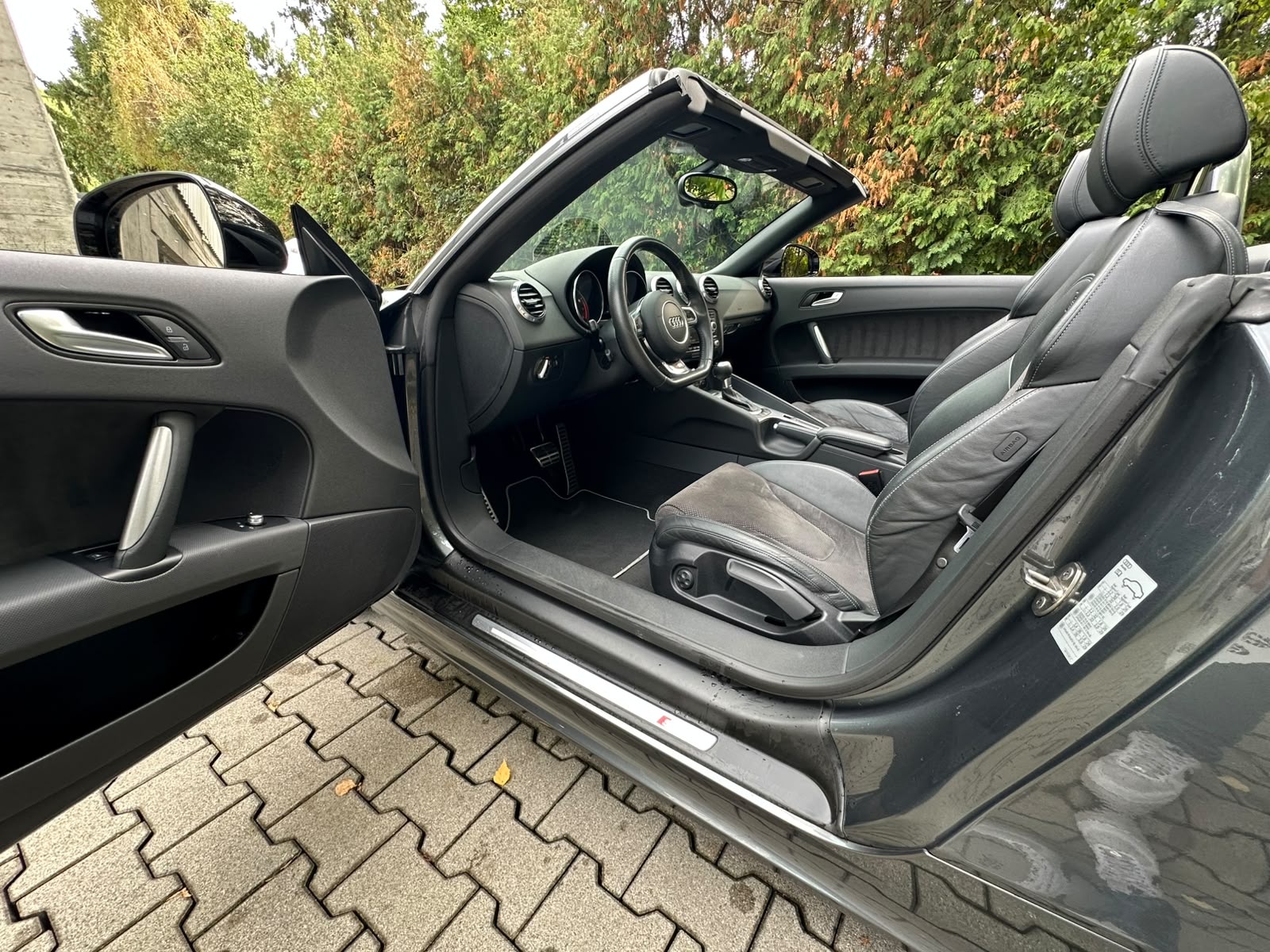 AUDI TT Roadster 2.0 TFSI quattro S-tronic S-Line Competition-image-14