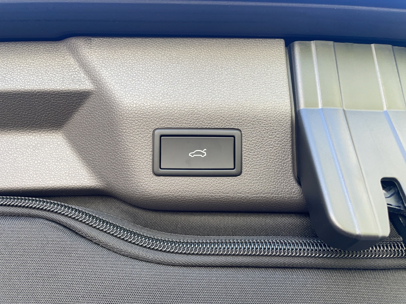 VW California eHybrid Beach Ocean 4Motion-image-13