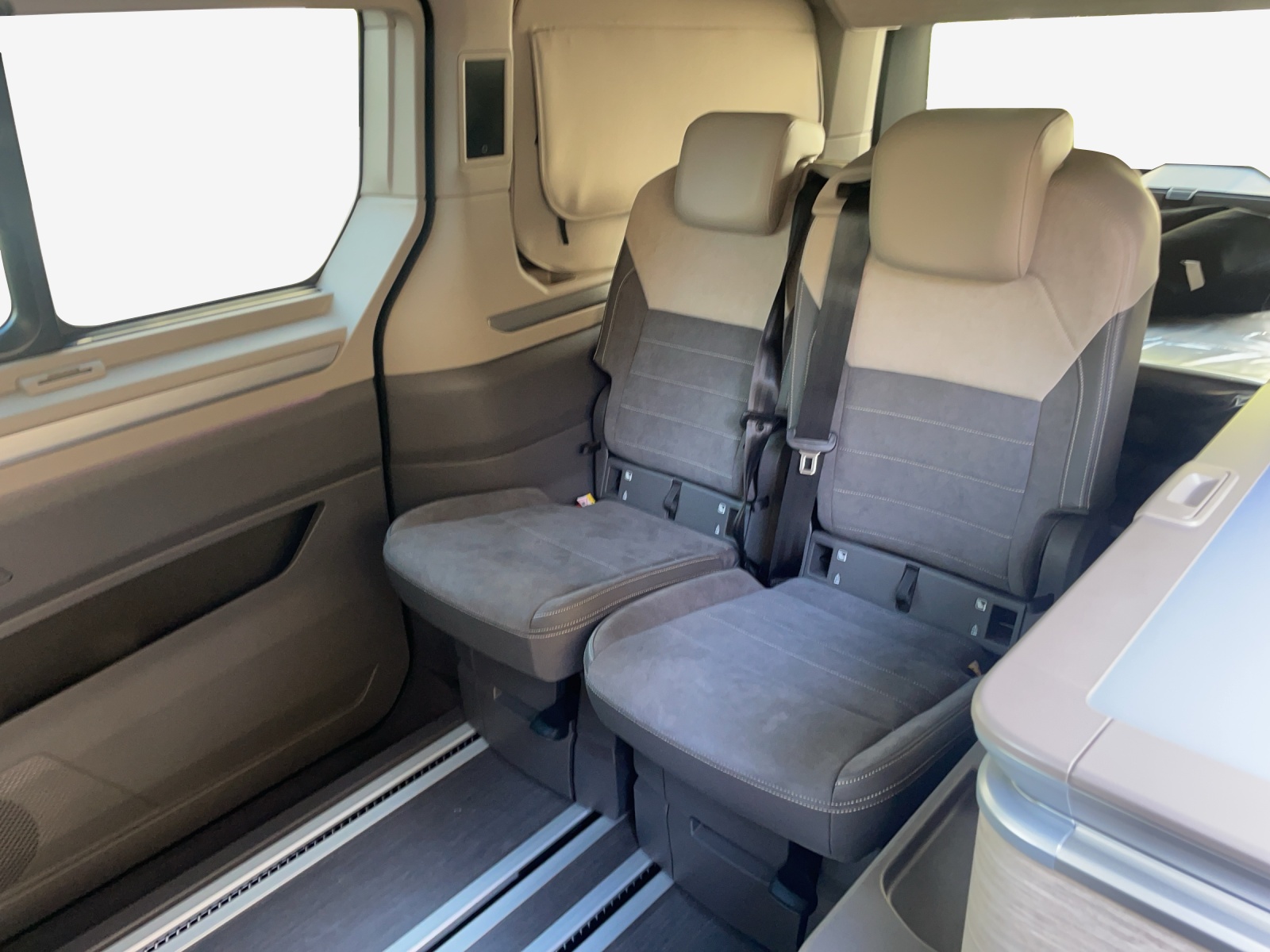 VW California eHybrid Beach Ocean 4Motion-image-11