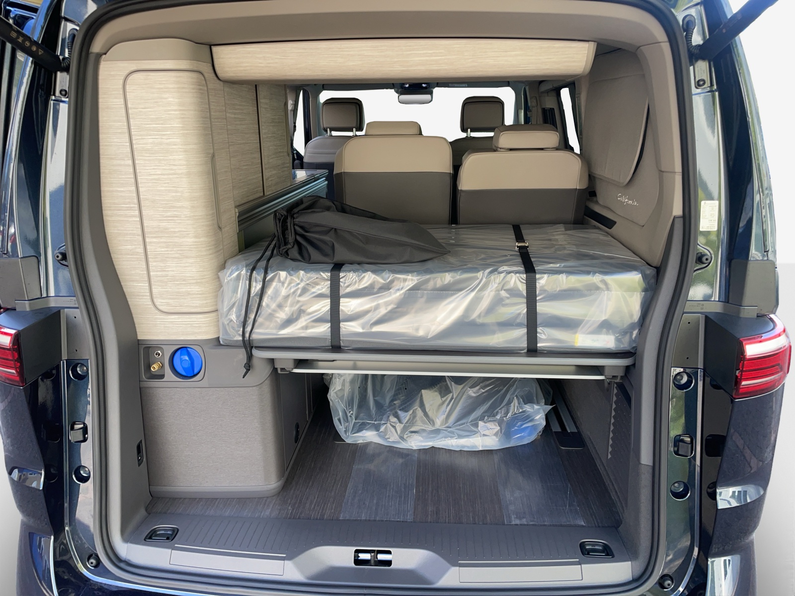 VW California eHybrid Beach Ocean 4Motion-image-12