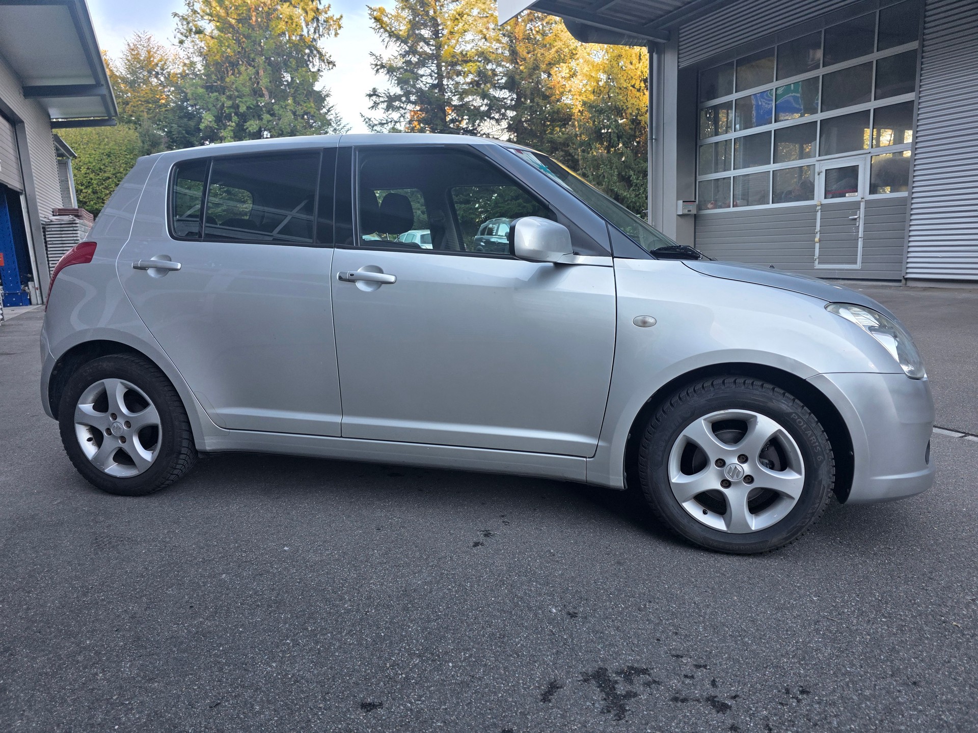 SUZUKI Swift 1.3i 16V GL-showroom-element-3