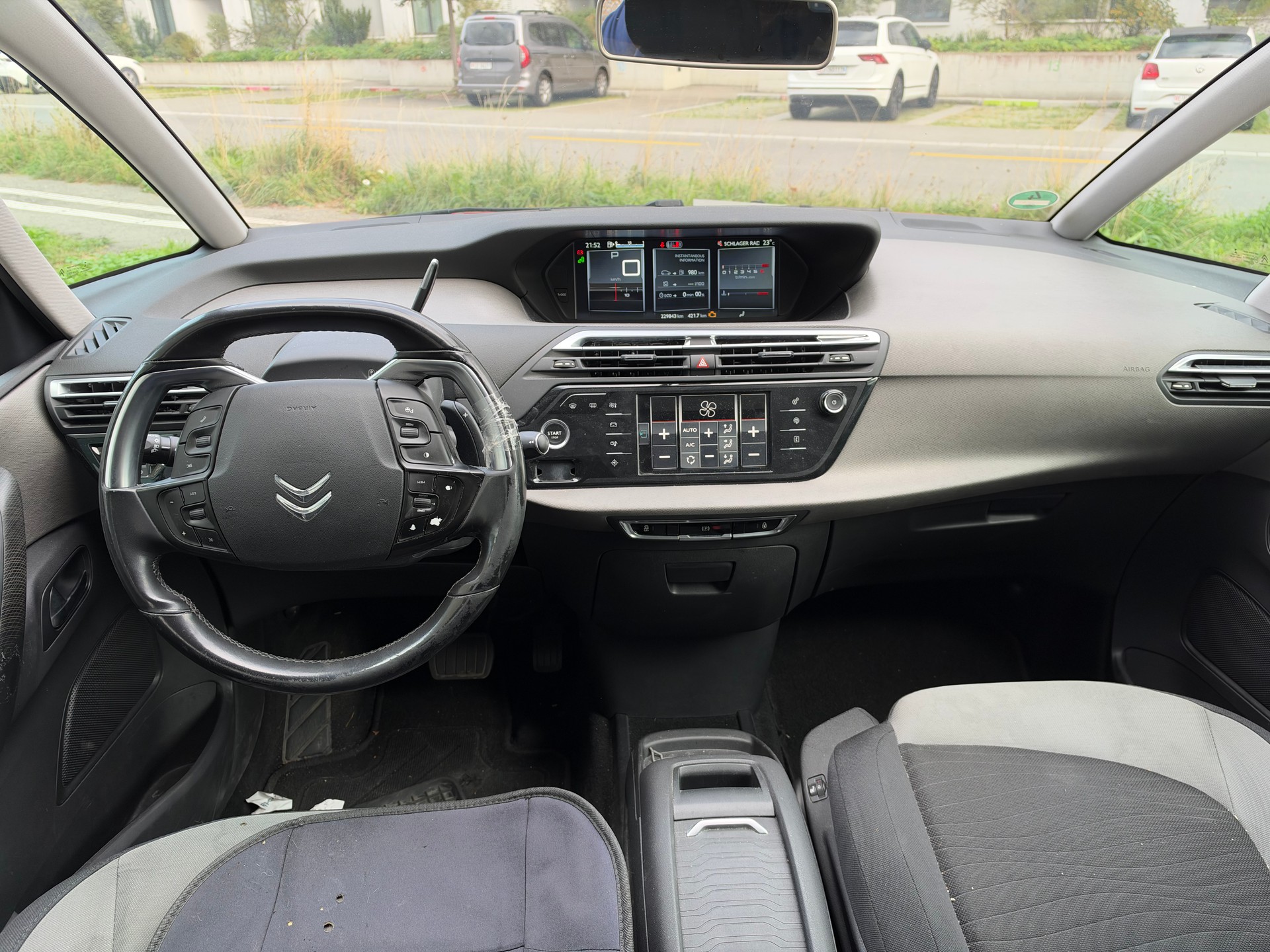 CITROEN C4 Picasso 1.6i 16V e-THP Intensive Automatic-image-6