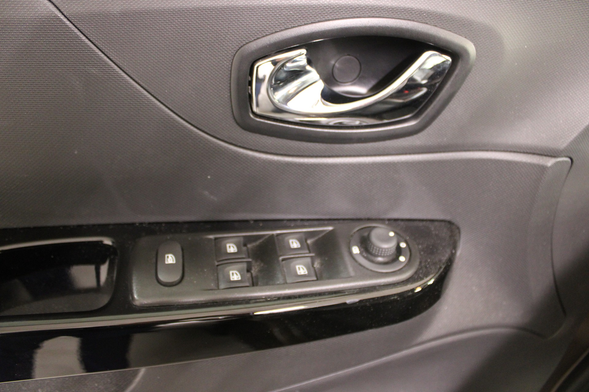 RENAULT Captur 1.5 dCi Privilège EDC-image-12