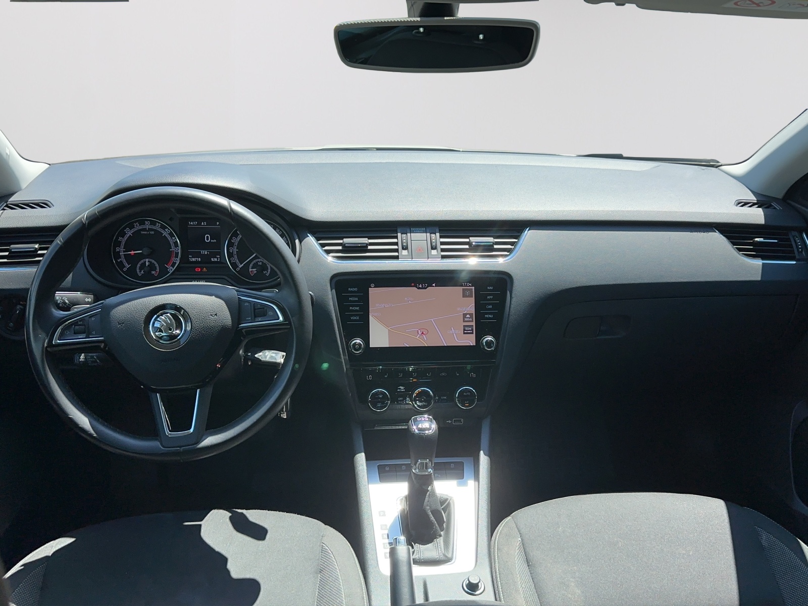 SKODA Octavia Combi 2.0 TDI Ambition 4x4 DSG-image-8