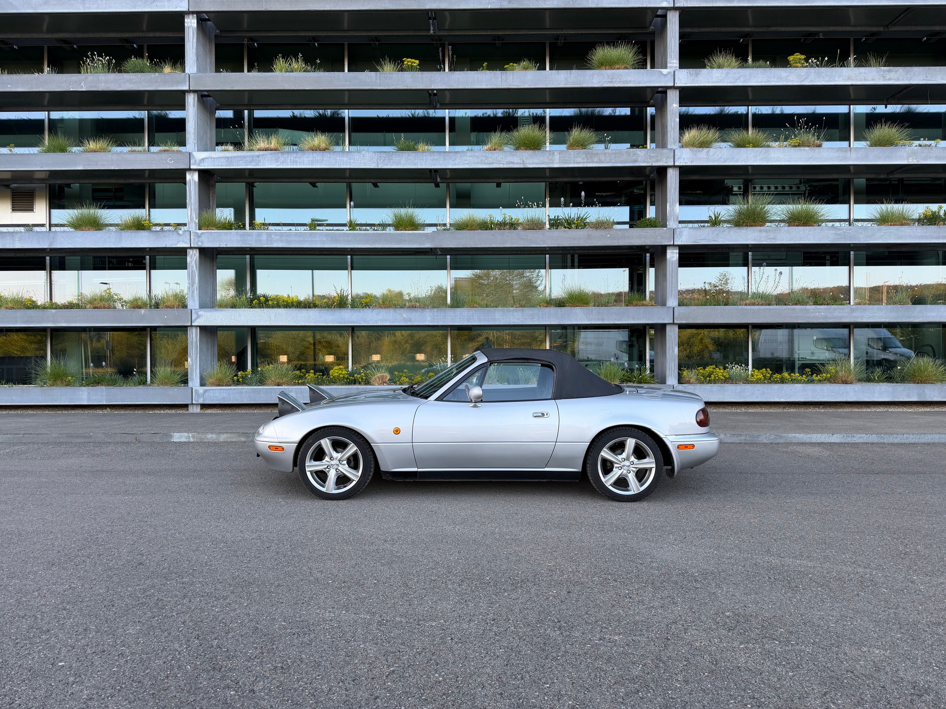 MAZDA 1.6i-image-1