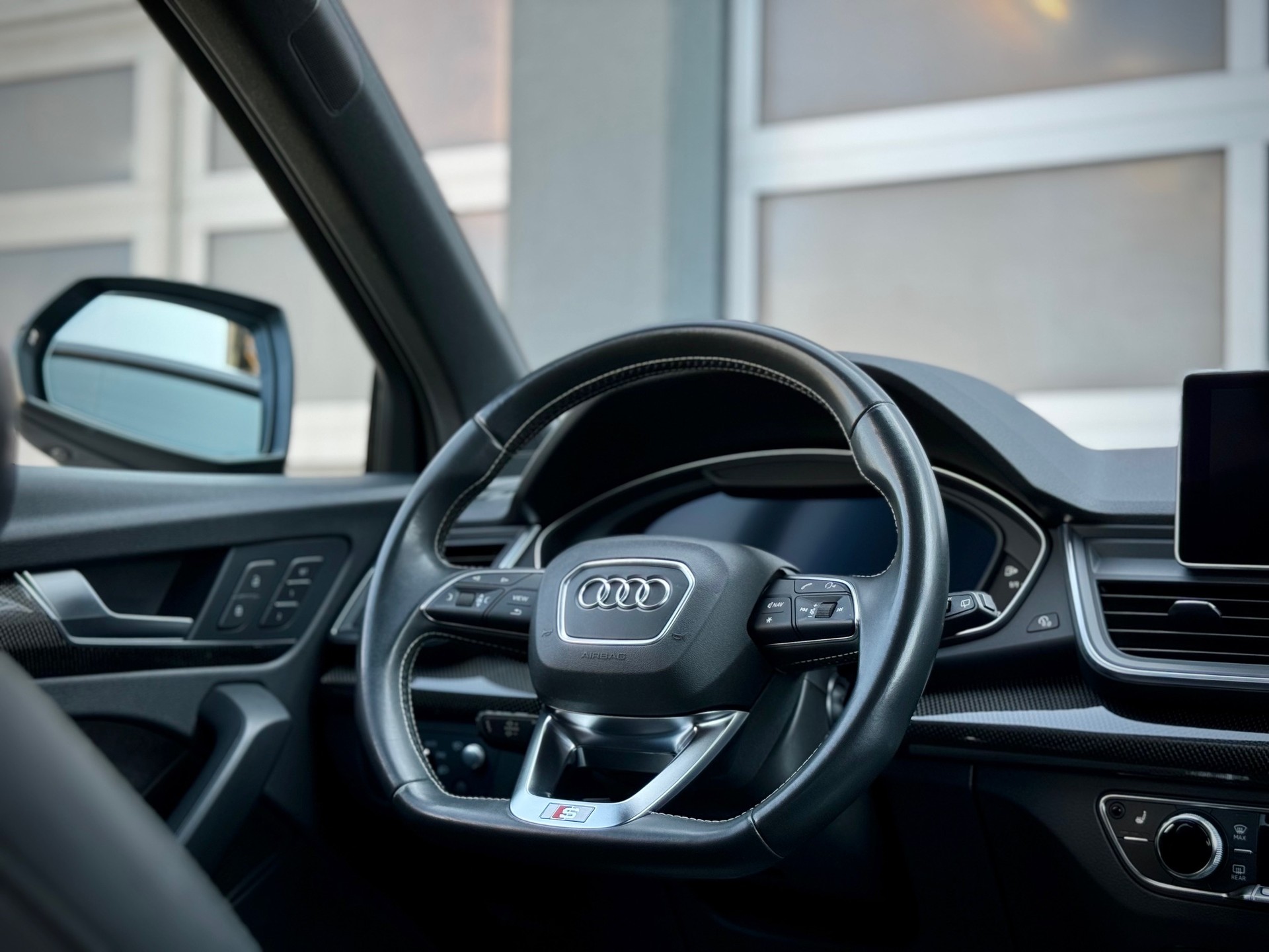 AUDI SQ5 3.0 TFSI quattro S-tronic - Véhicule Suisse (CH)-image-5