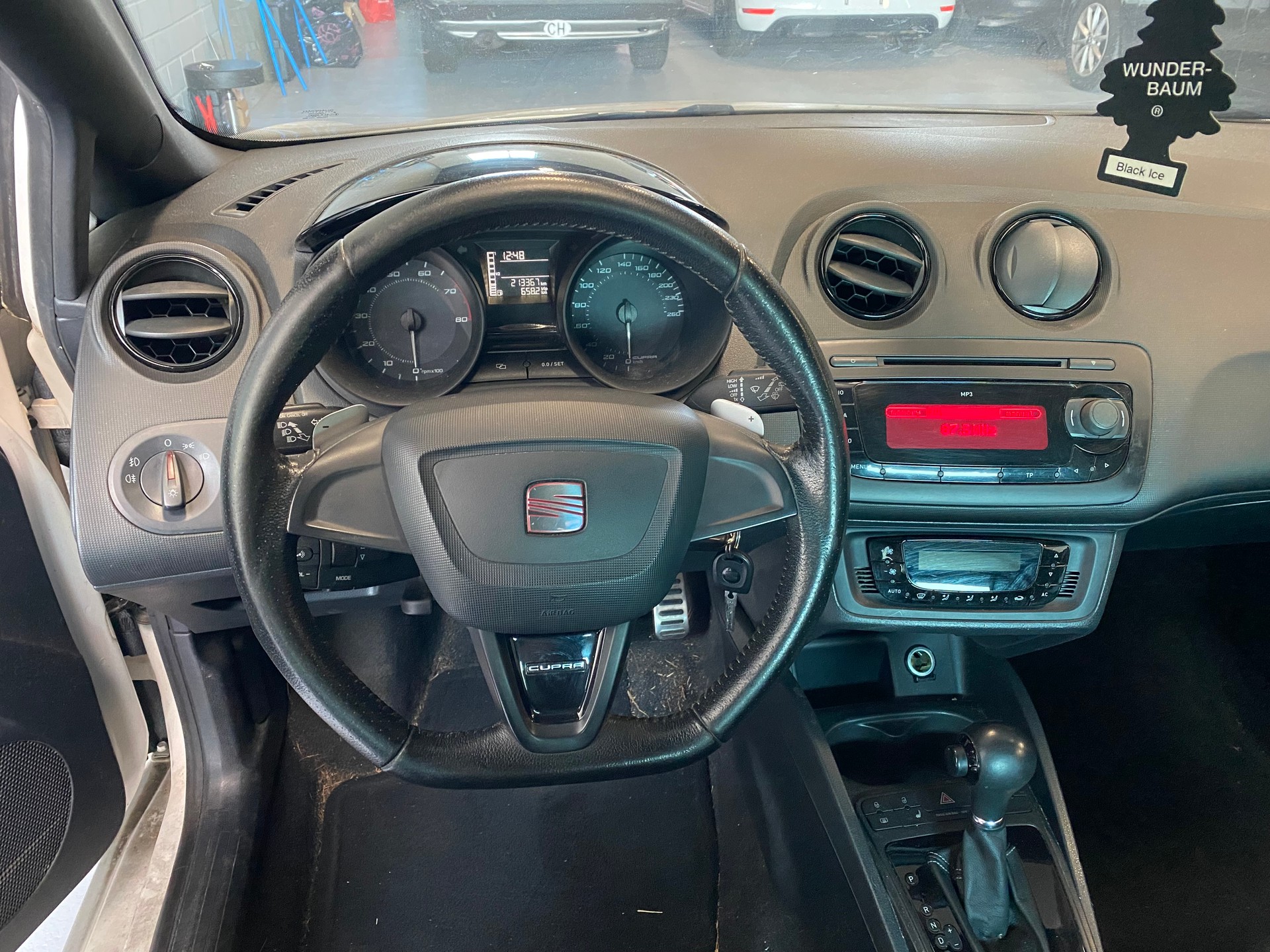 SEAT Ibiza SC 1.4 TSI Cupra DSG-image-12