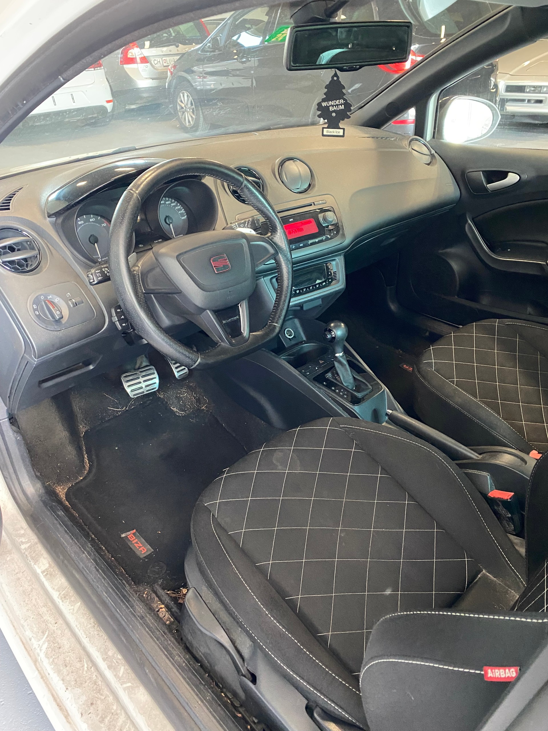 SEAT Ibiza SC 1.4 TSI Cupra DSG-image-13