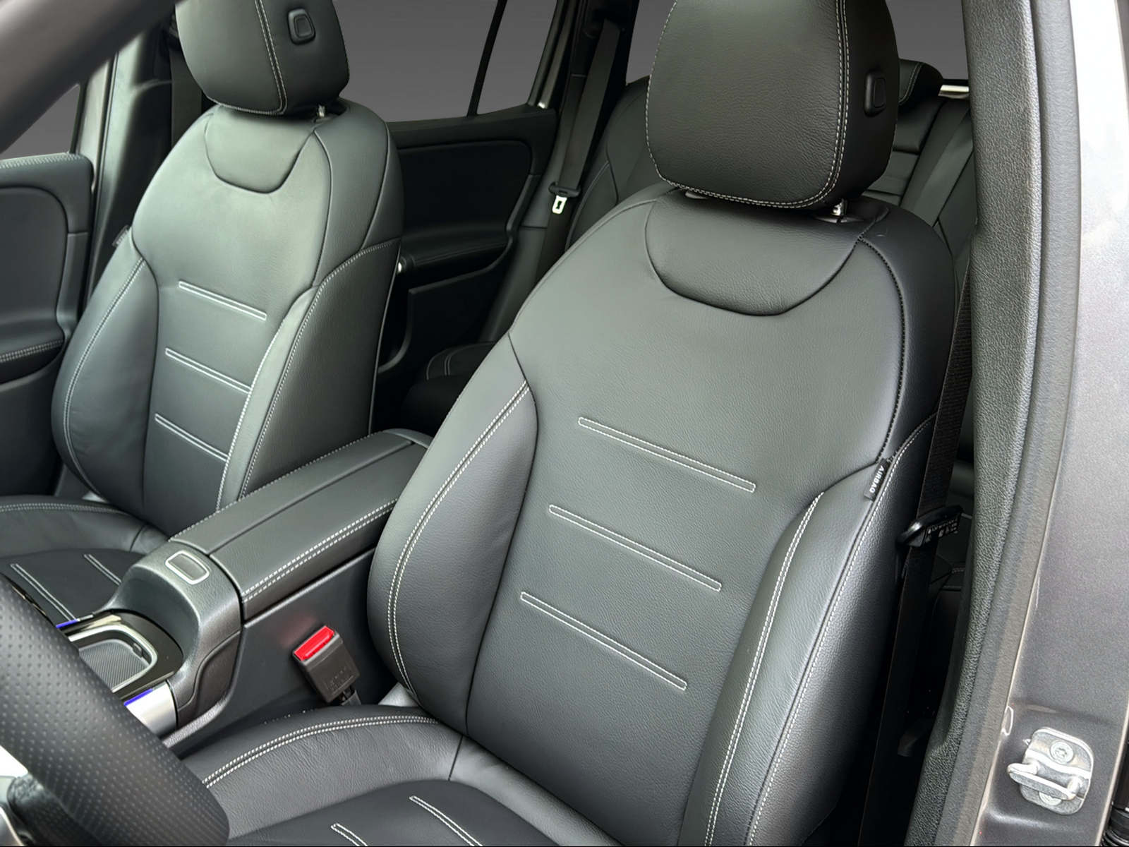 MERCEDES-BENZ GLB 250 4Matic 8G-Tronic-image-7