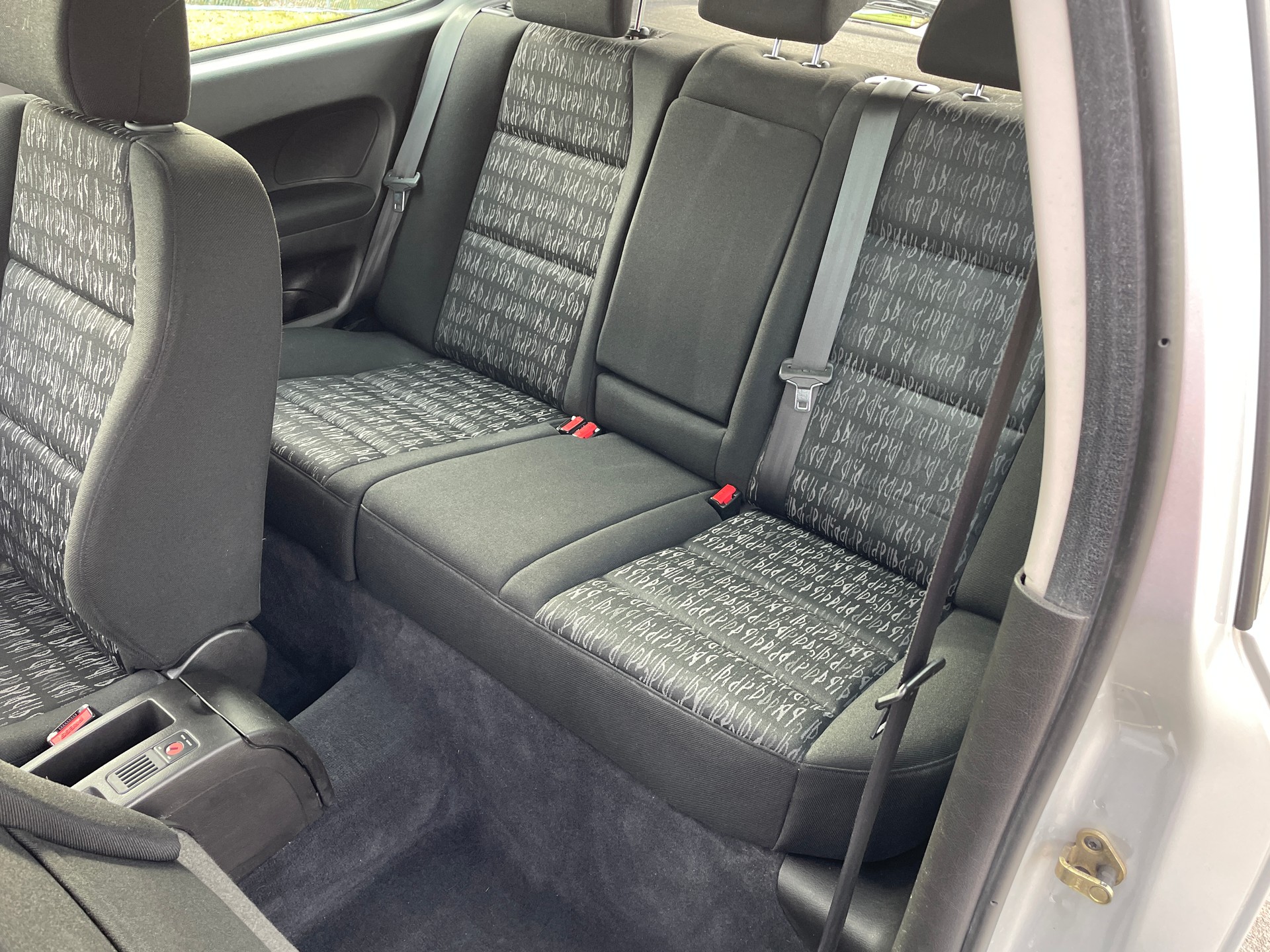 PEUGEOT 307 2.0 16V XS-image-7