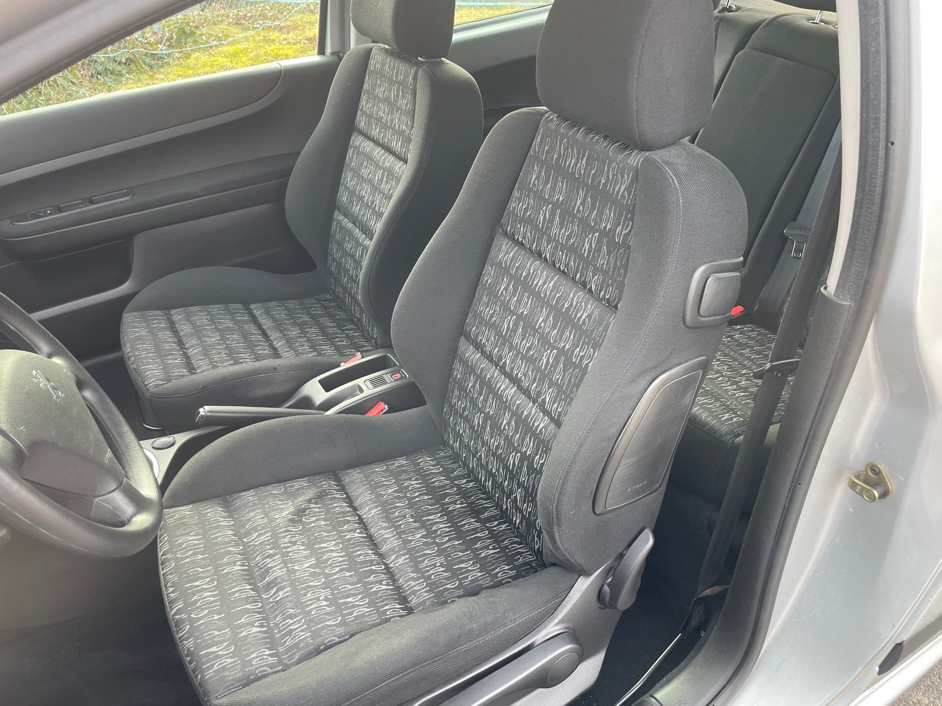 PEUGEOT 307 2.0 16V XS-image-6