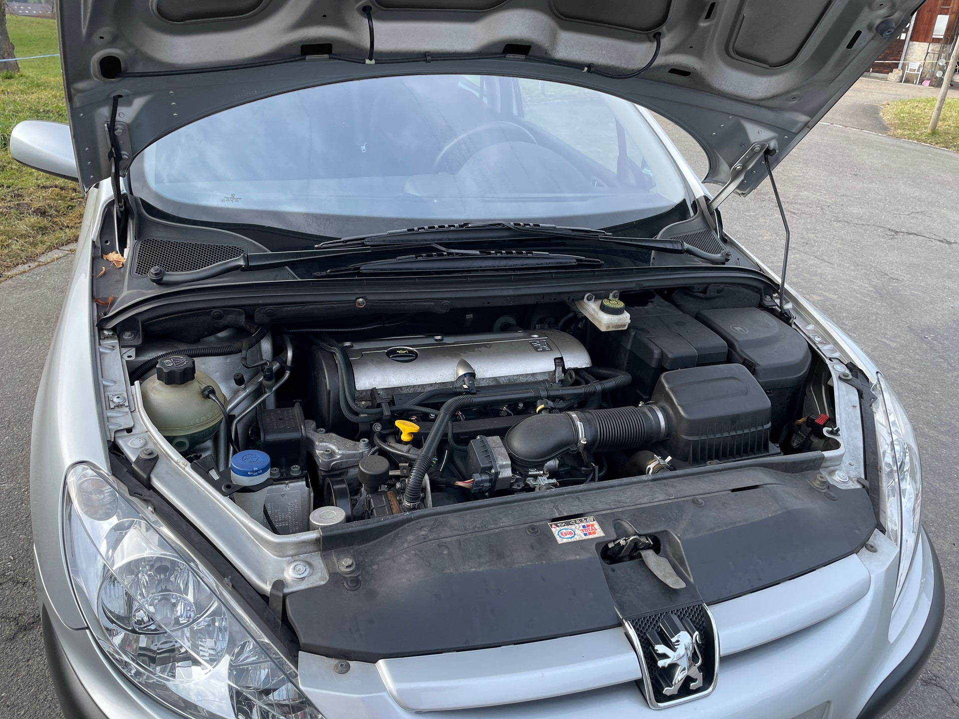 PEUGEOT 307 2.0 16V XS-image-8