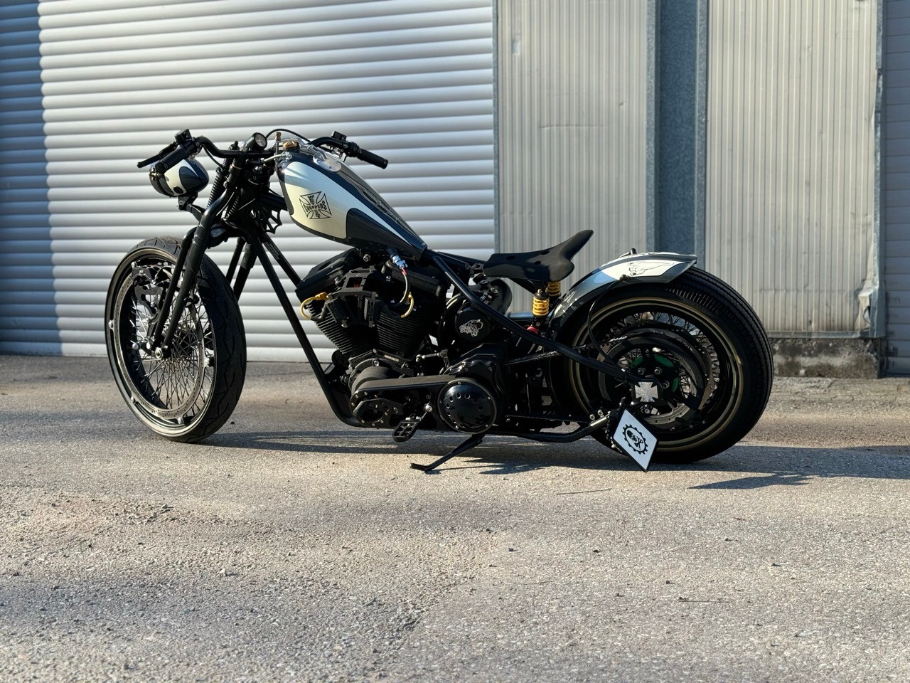 CLASSIC CYCLES RIGID SPINGER 100-showroom-element-3