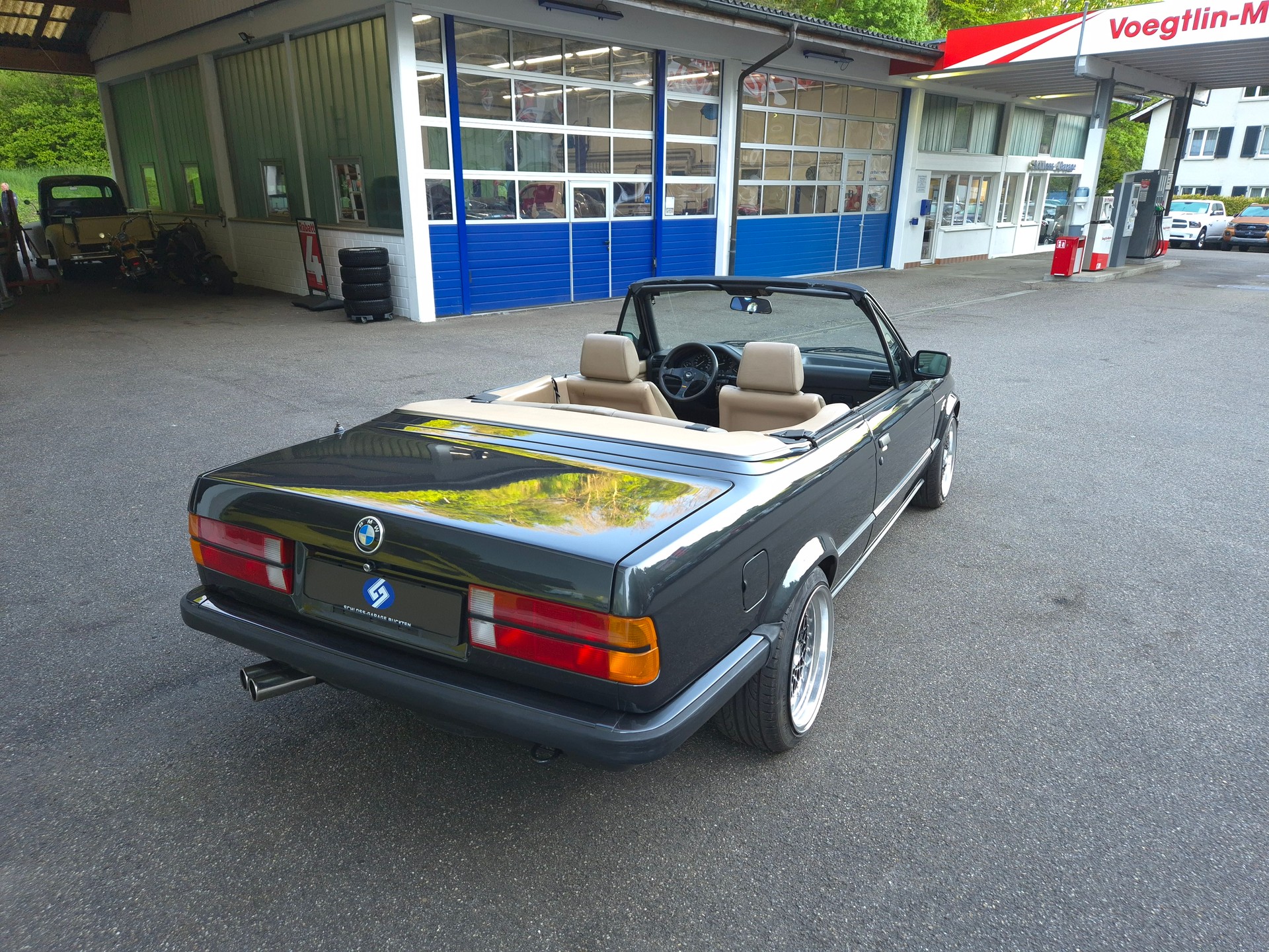 BMW 320i Cabrio-image-14
