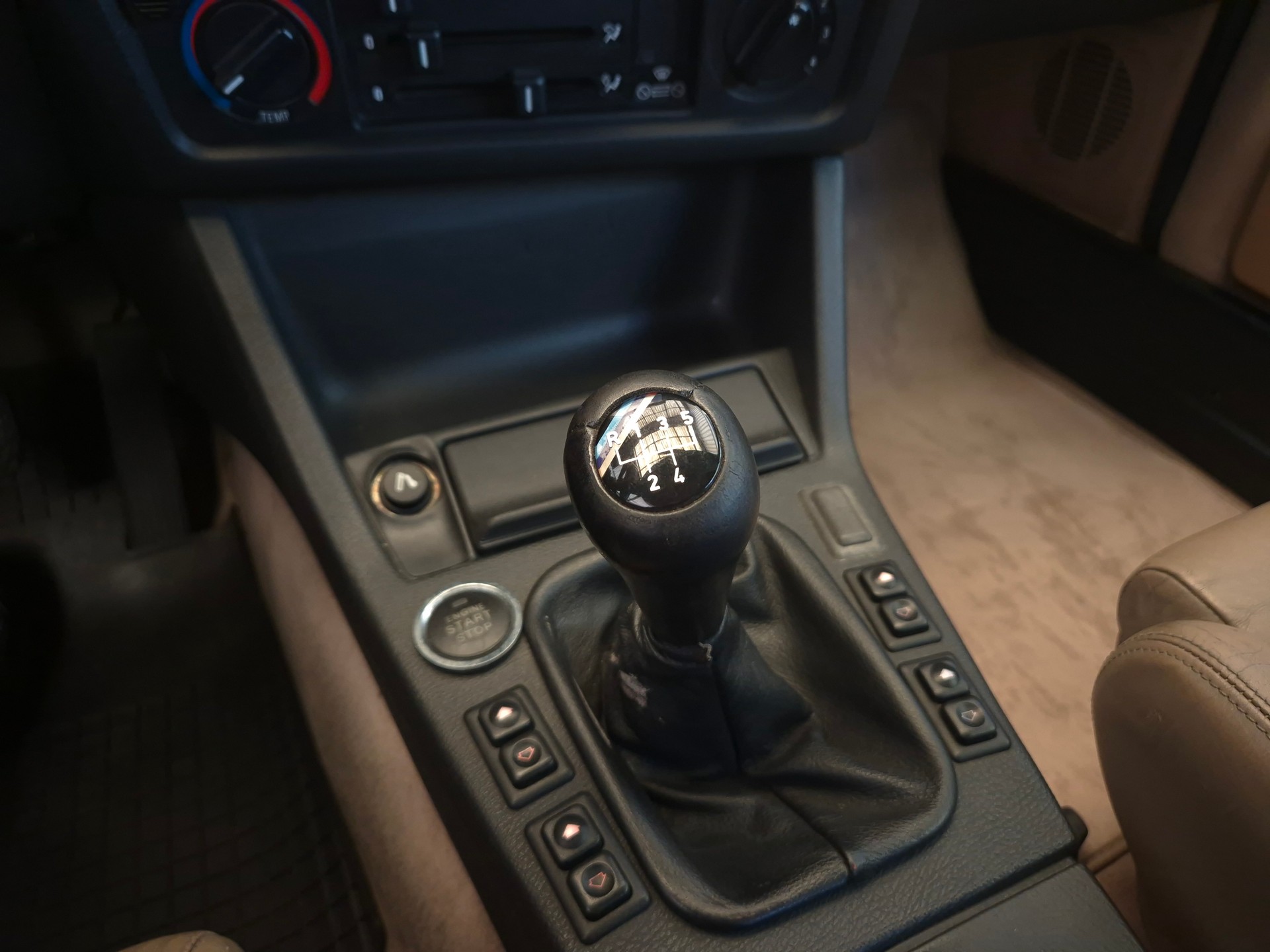BMW 320i Cabrio-image-22