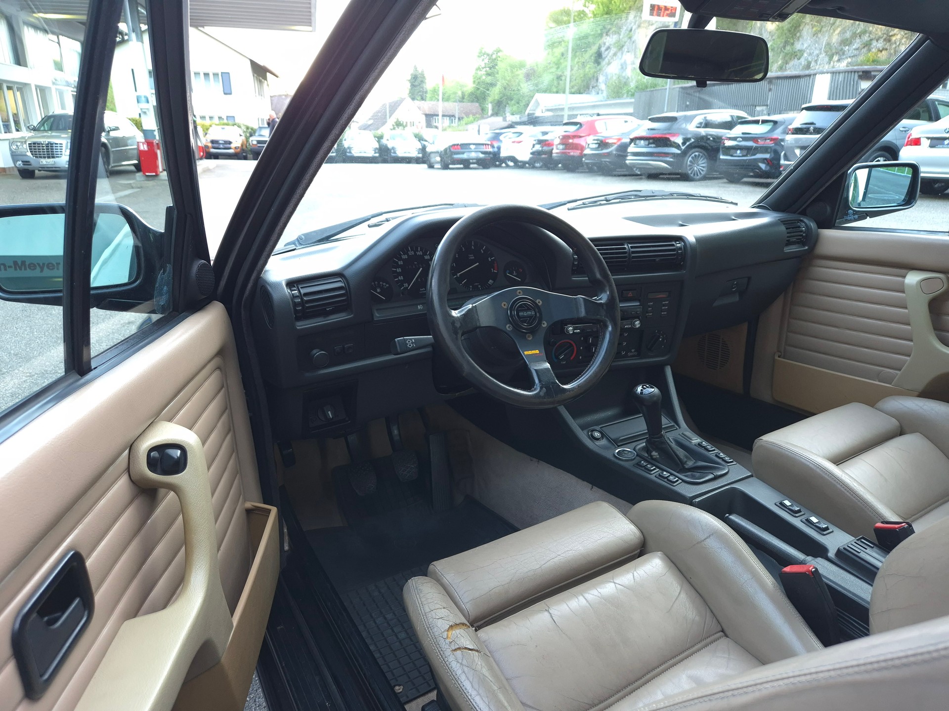 BMW 320i Cabrio-image-19