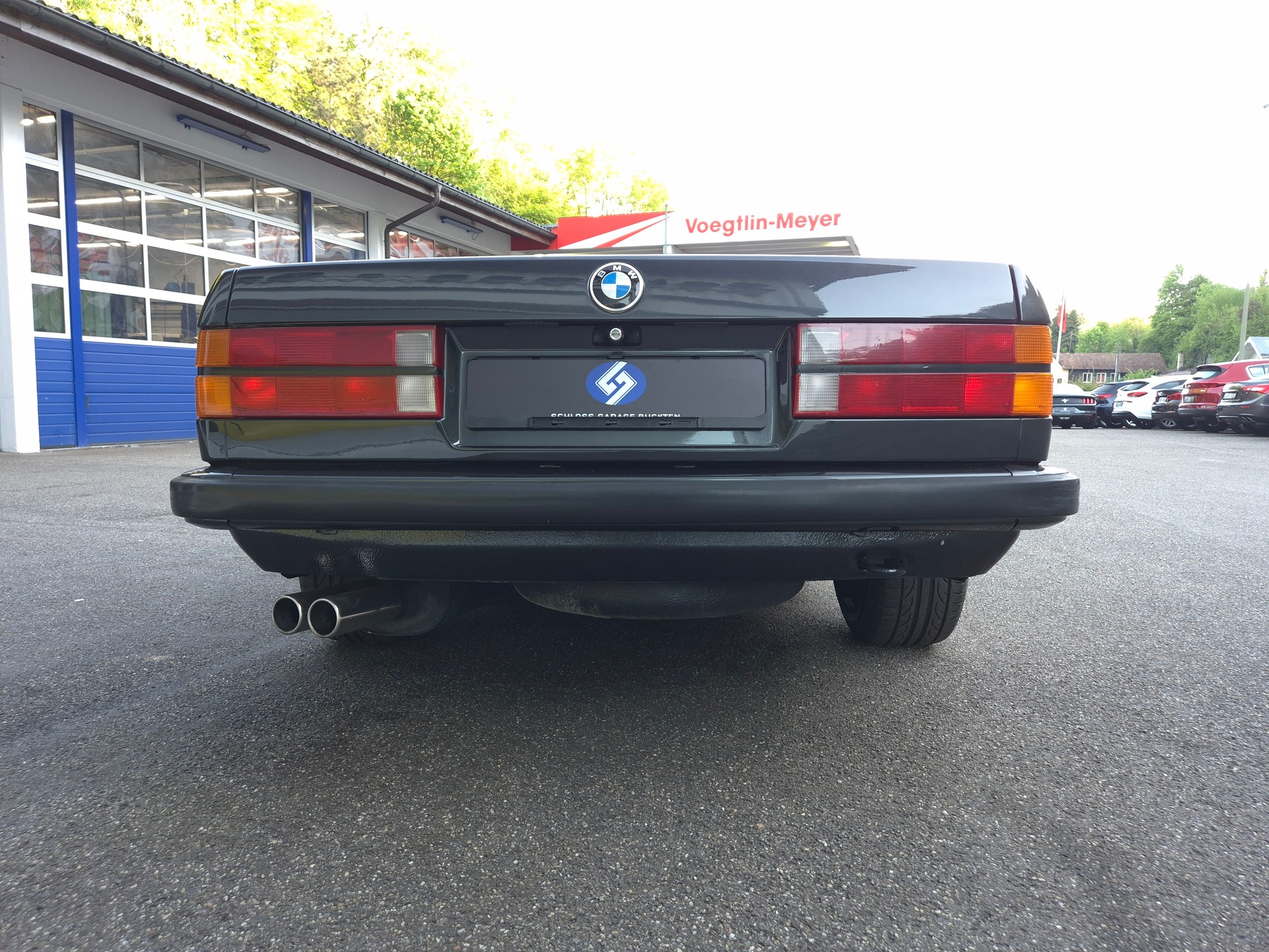 BMW 320i Cabrio-image-13