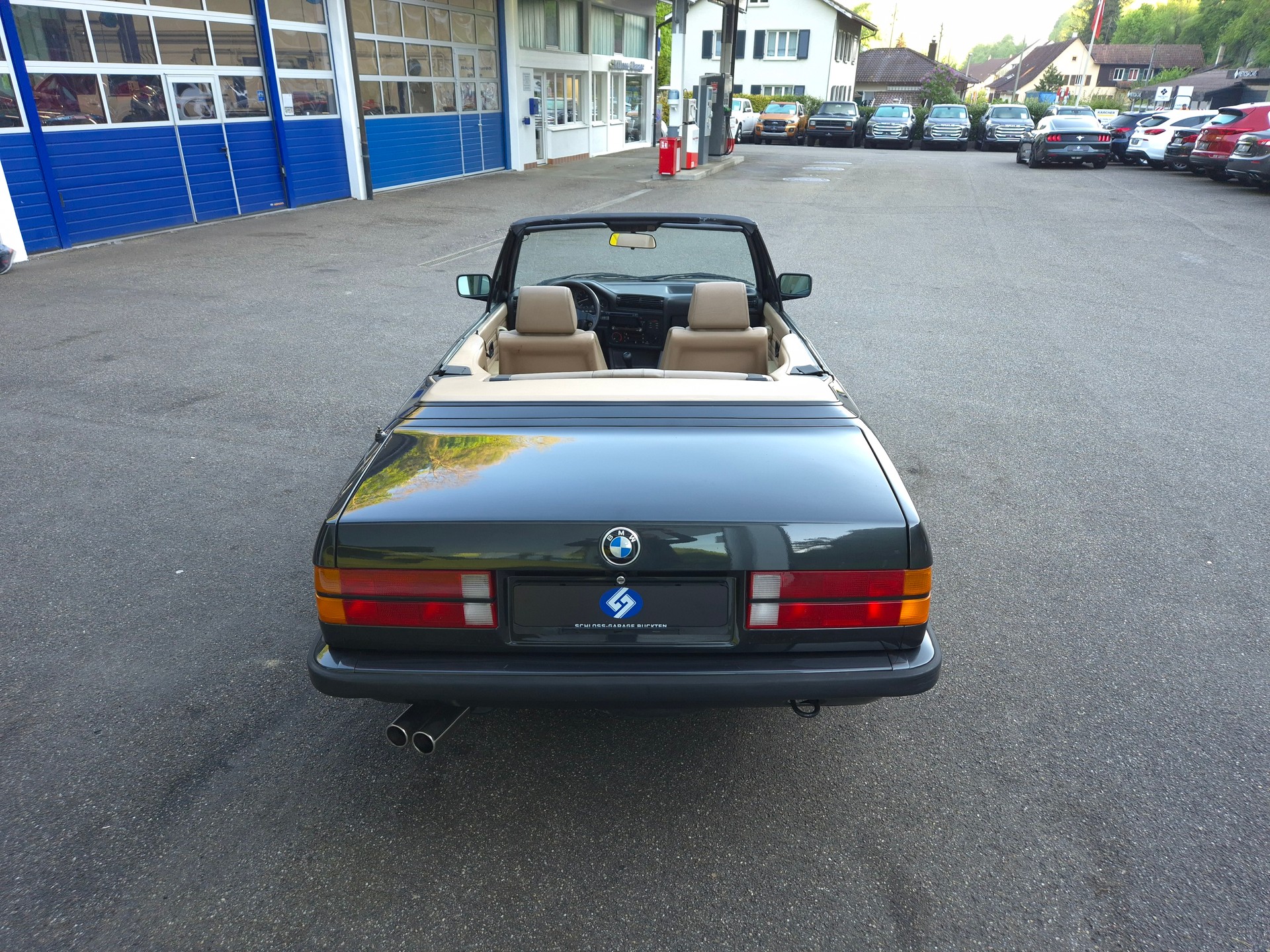 BMW 320i Cabrio-image-11