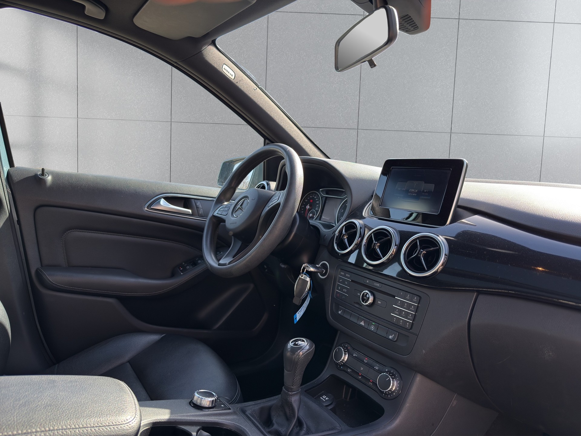MERCEDES-BENZ B 200 Style-image-6