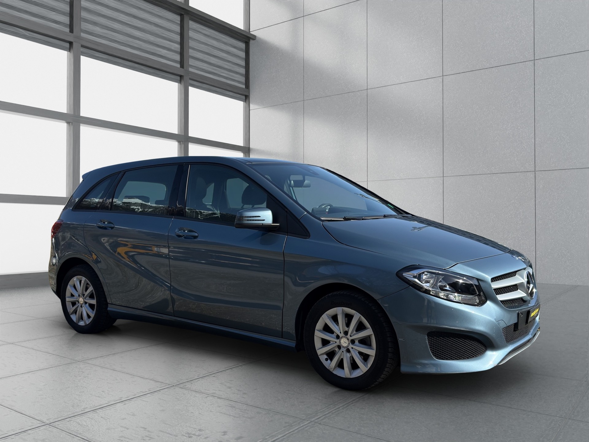 MERCEDES-BENZ B 200 Style-image-1