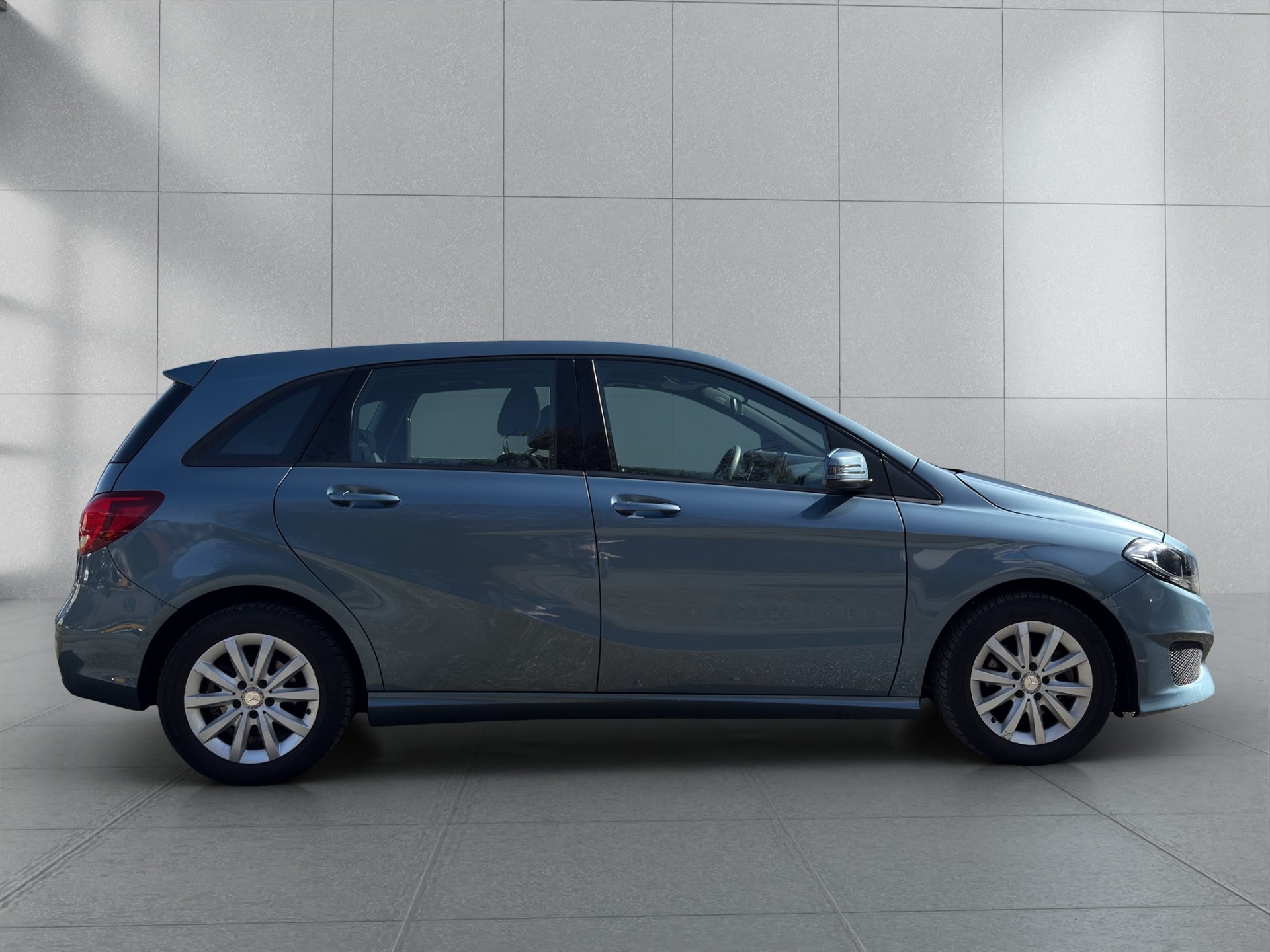 MERCEDES-BENZ B 200 Style-image-5