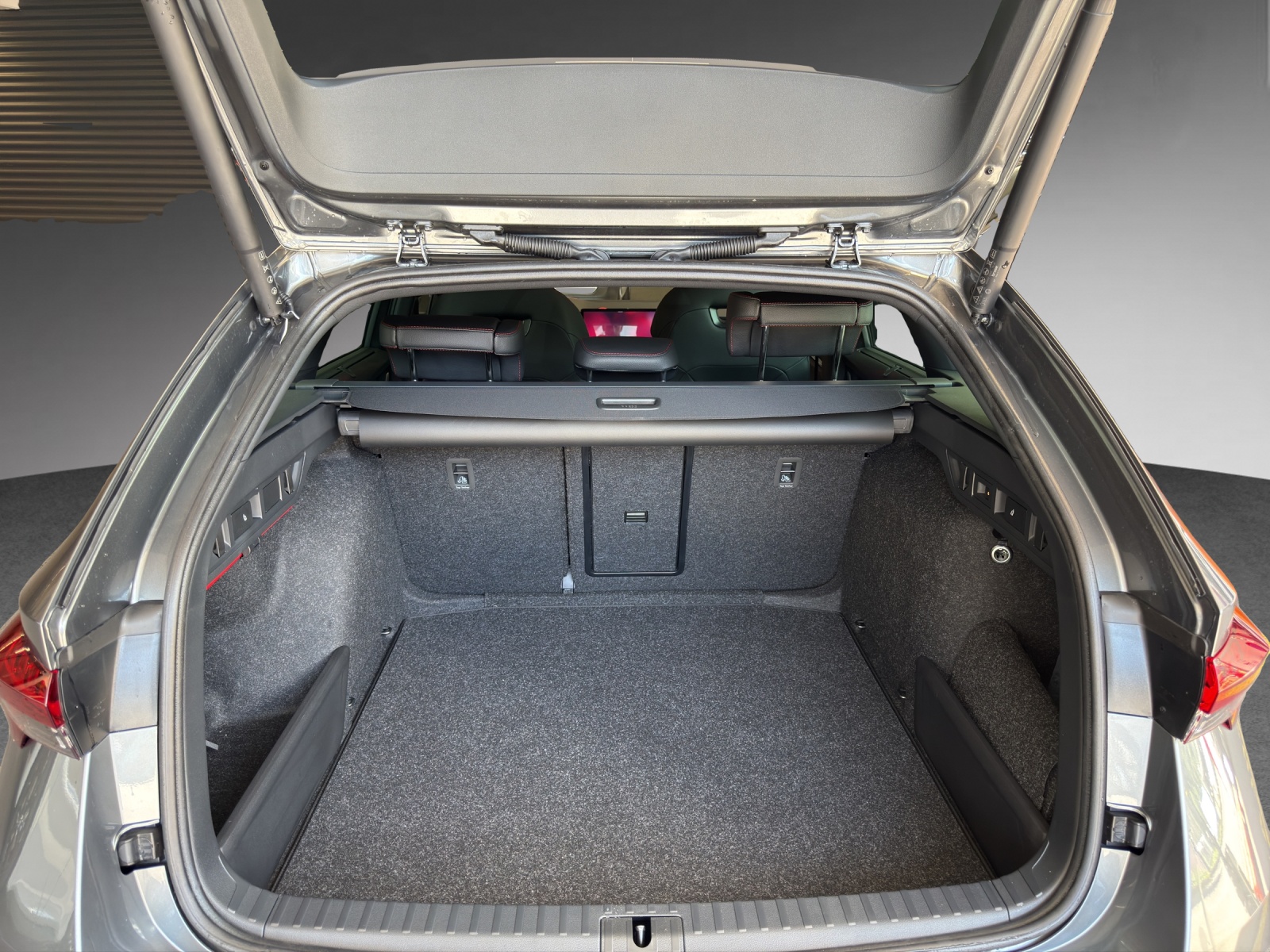 SKODA Octavia Combi 2.0 TSI DSG RS-image-9