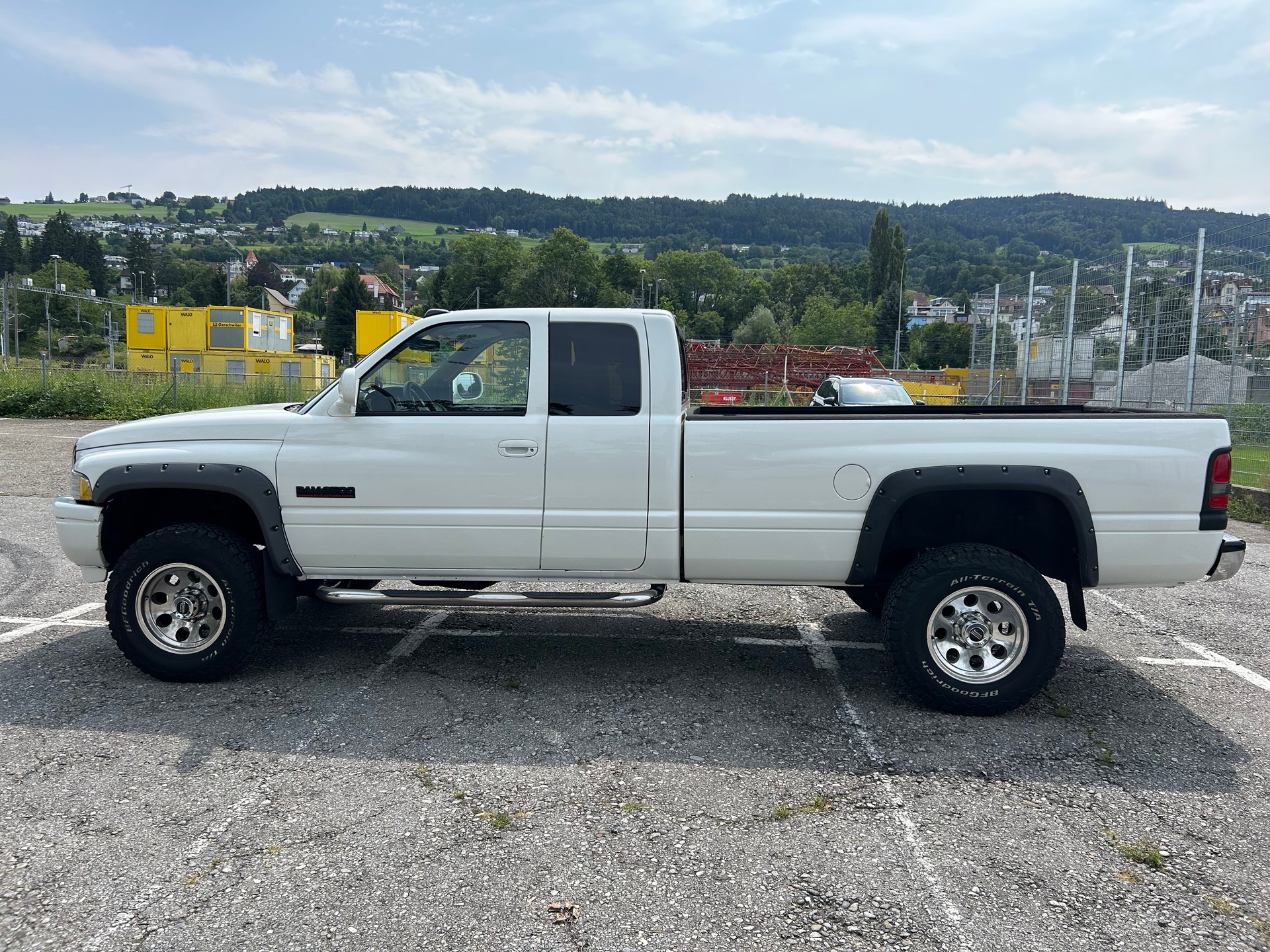 DODGE Ram 2500 Cummins SLT-image-4