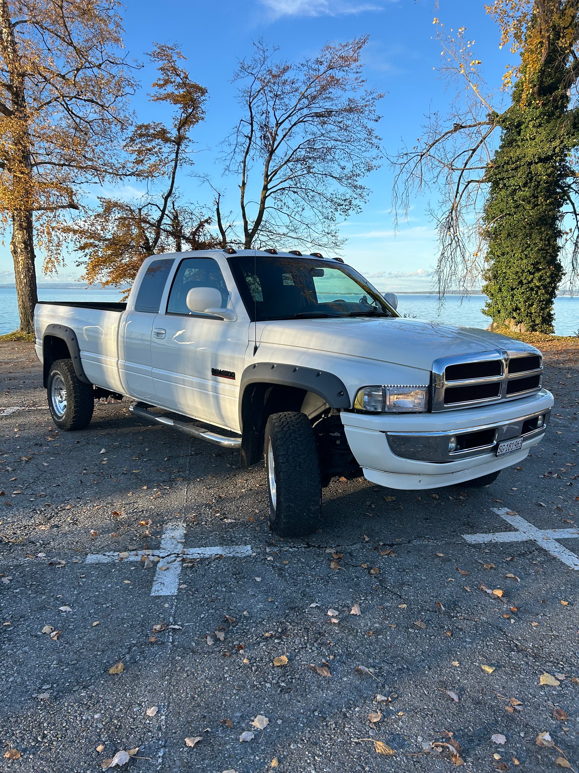 DODGE Ram 2500 Cummins SLT-image-1